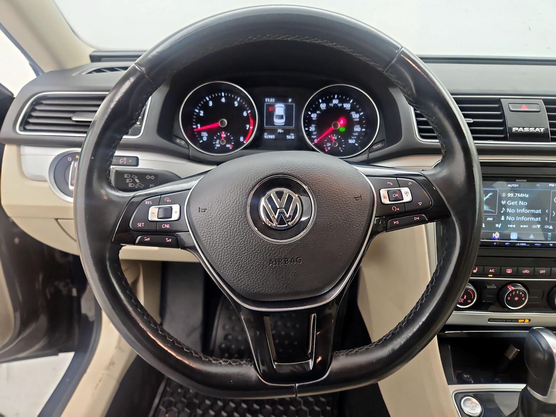 Thumbnail: 2019 Volkswagen Passat - 10