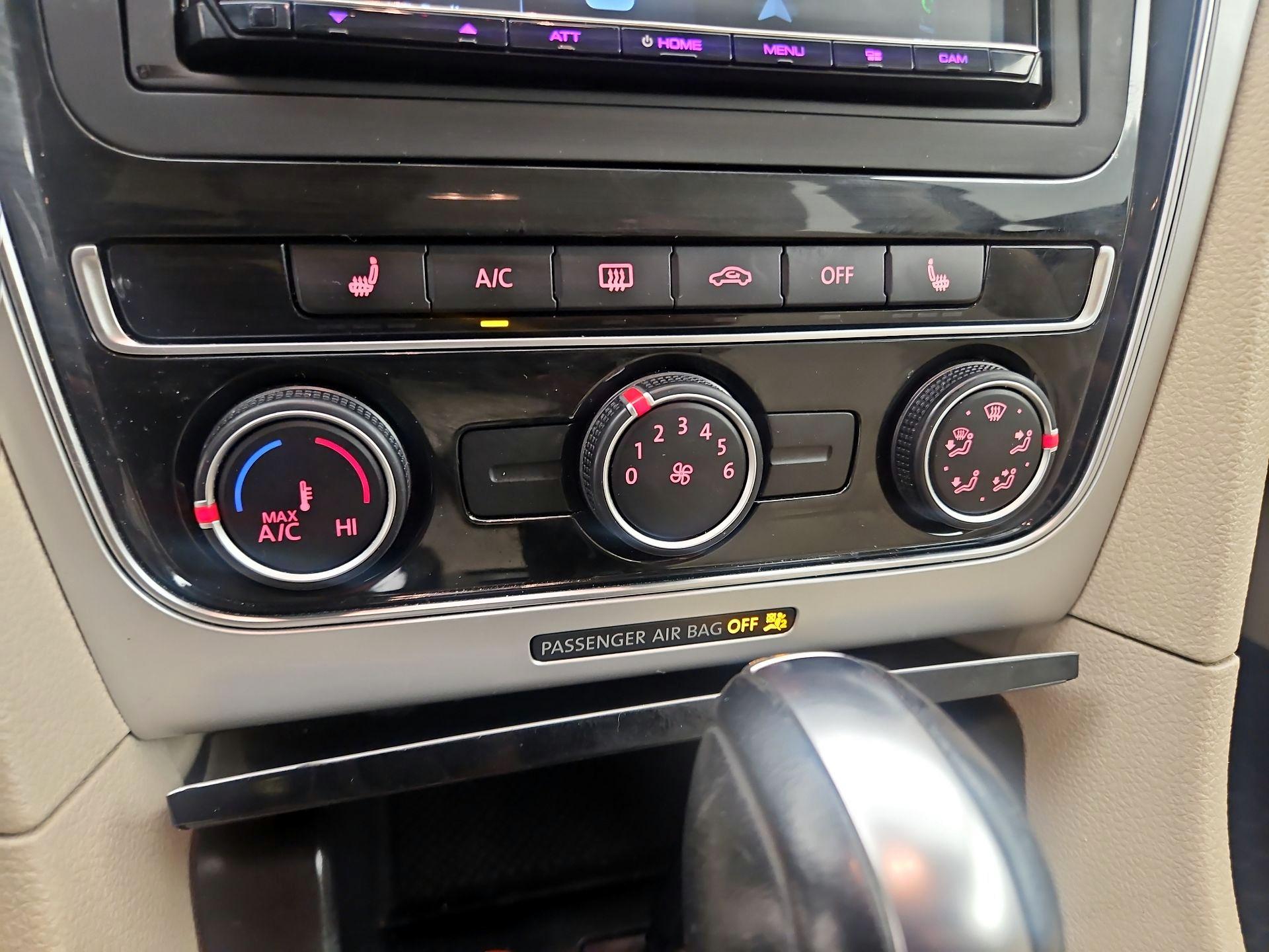 Thumbnail: 2019 Volkswagen Passat - 16