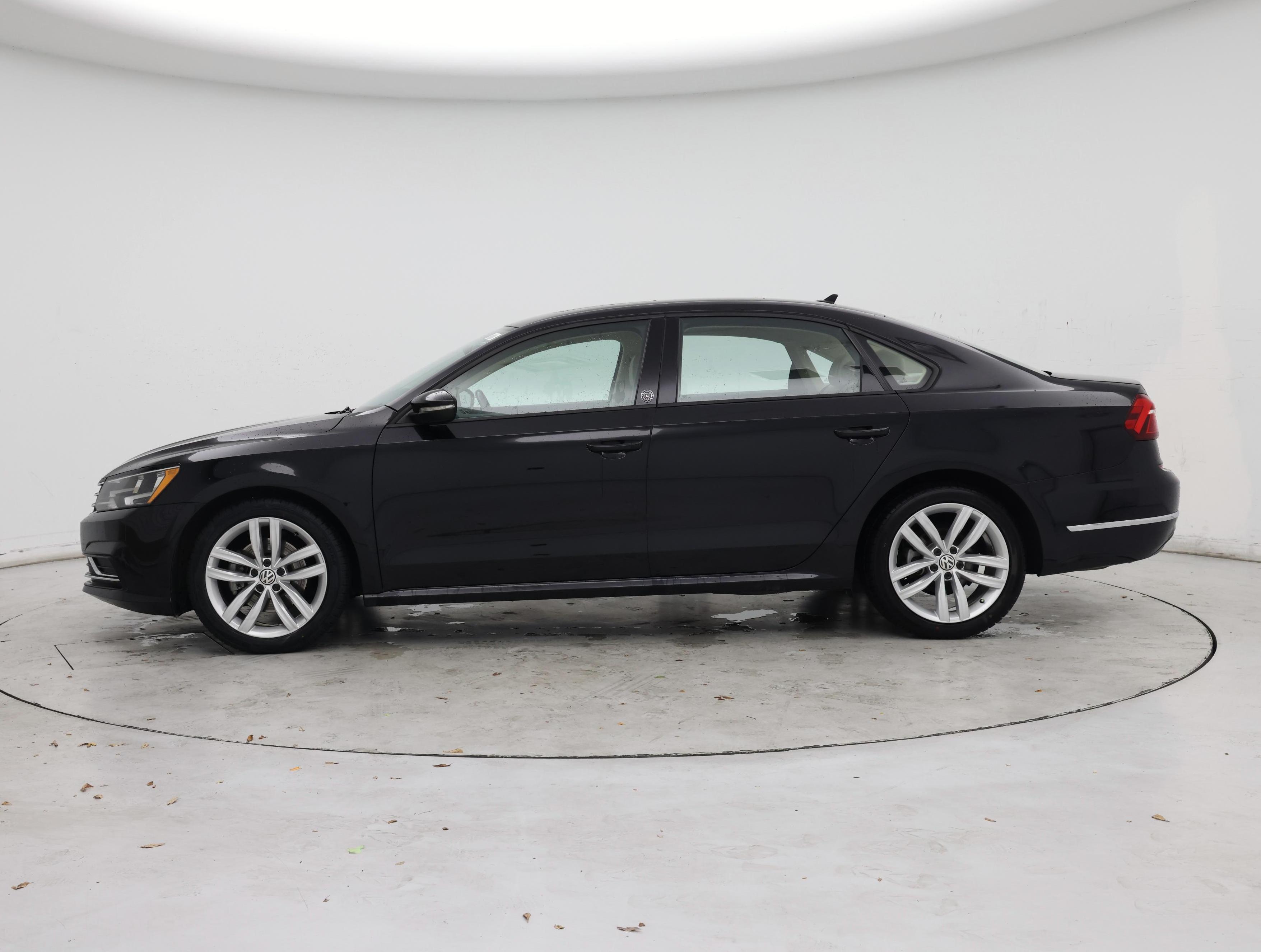 Thumbnail: 2019 Volkswagen Passat - 3