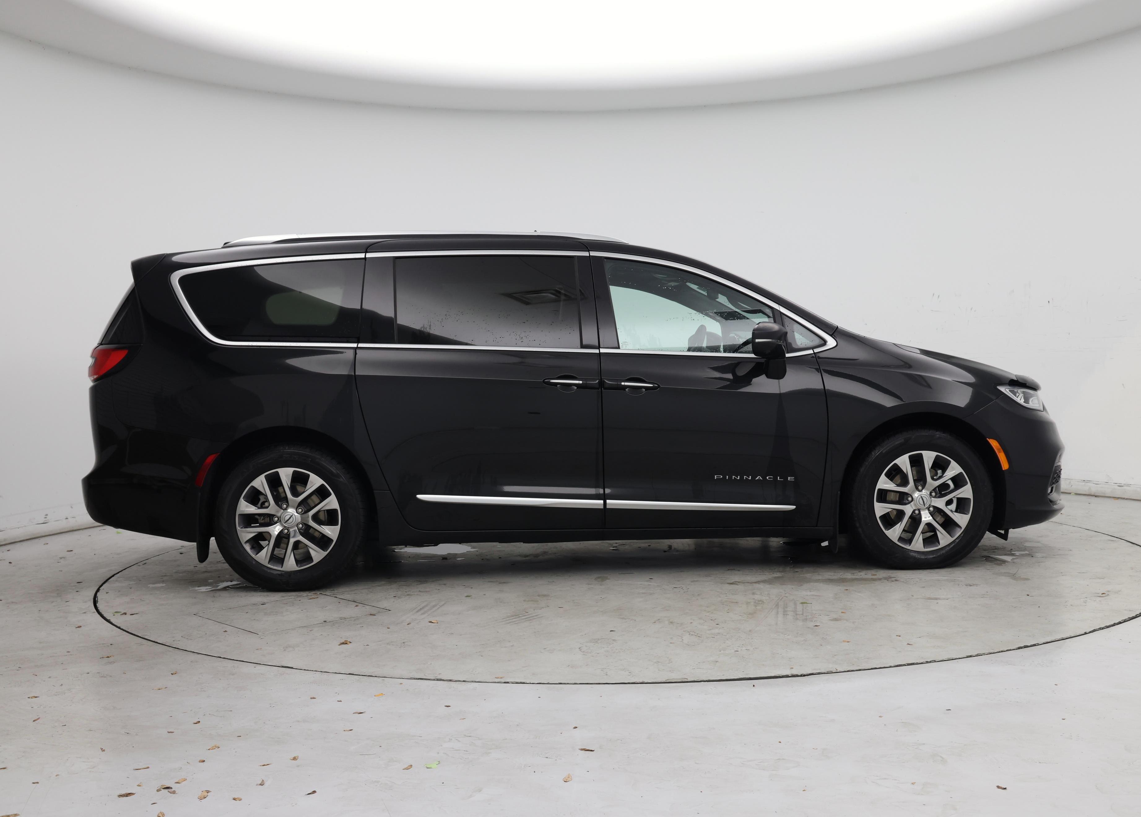Thumbnail: 2023 Chrysler Pacifica - 7