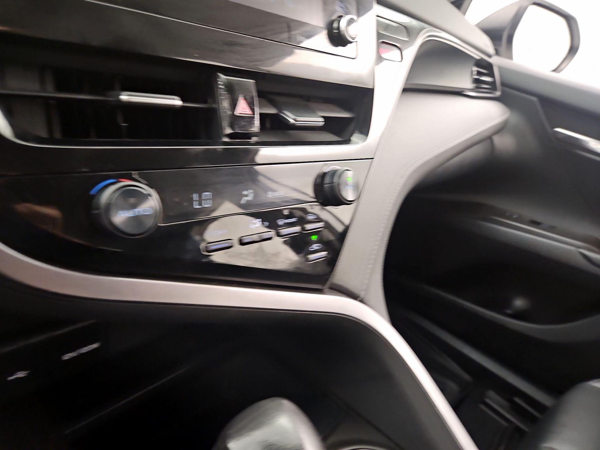 Thumbnail: 2021 Toyota Camry - 16