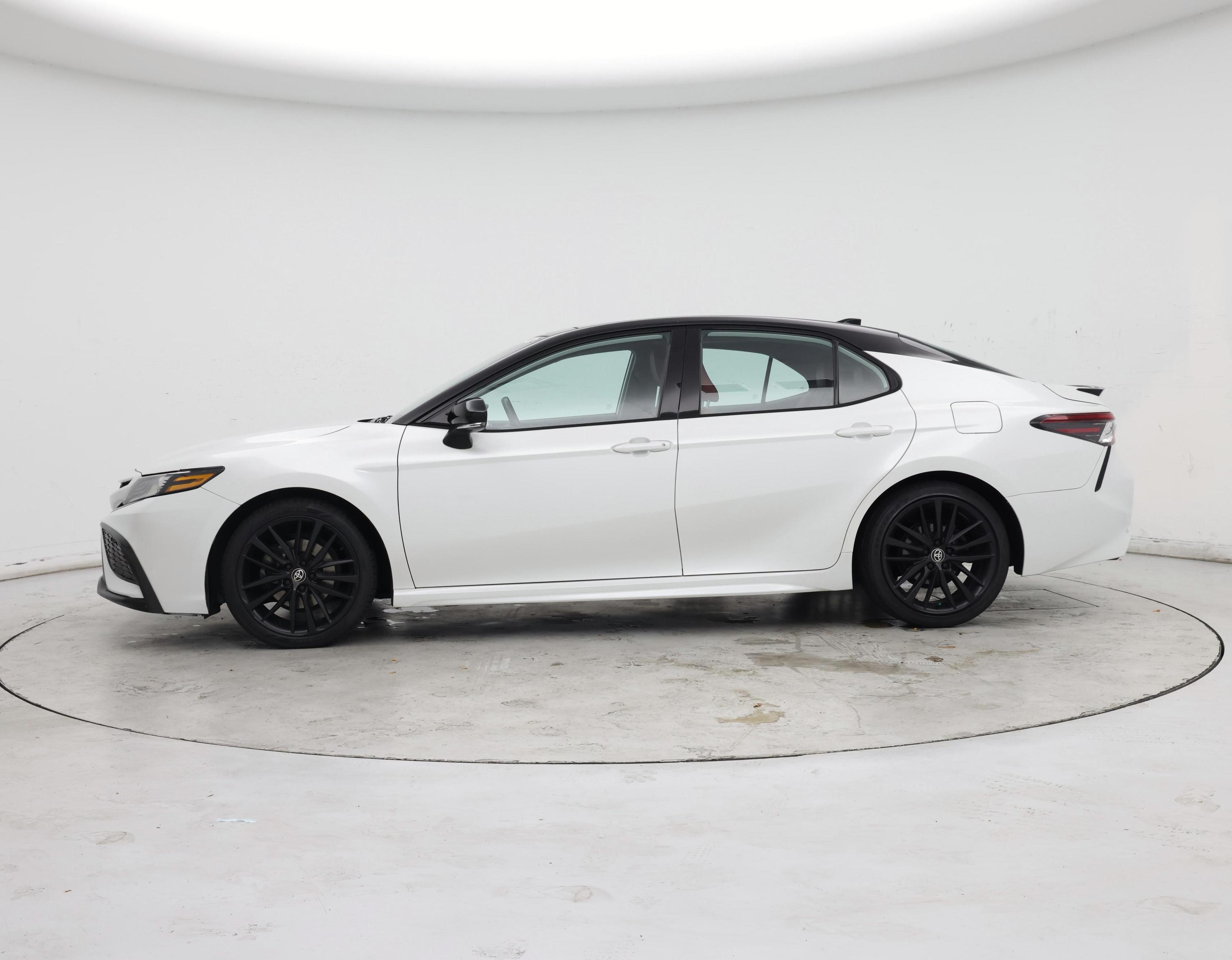 Thumbnail: 2021 Toyota Camry - 3