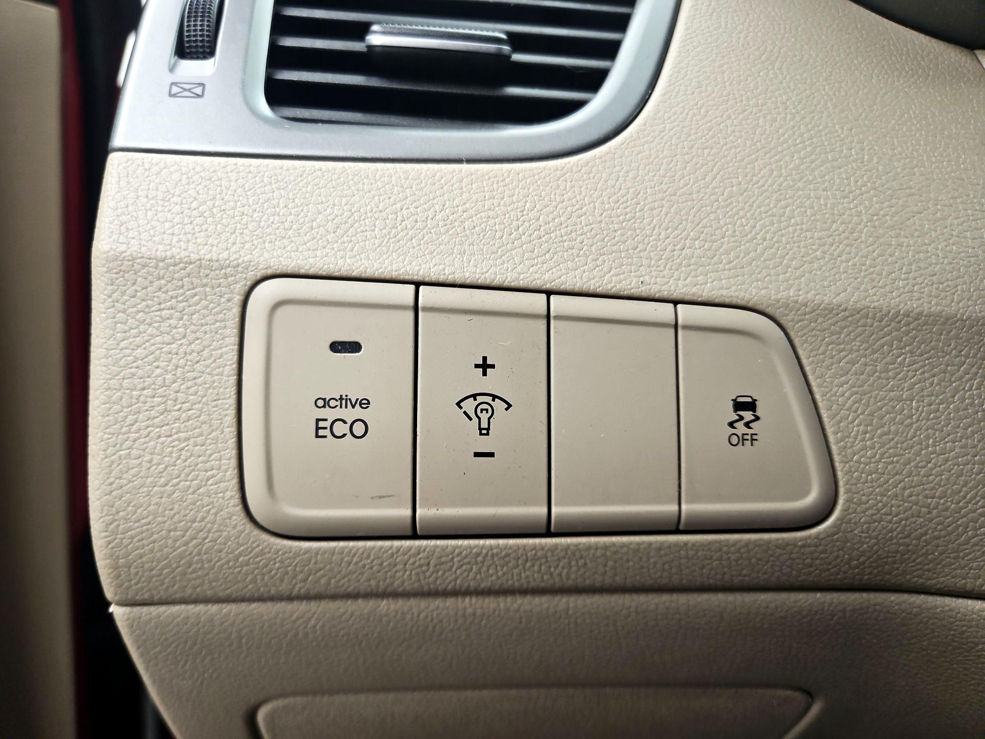 Thumbnail: 2015 Hyundai Elantra - 13