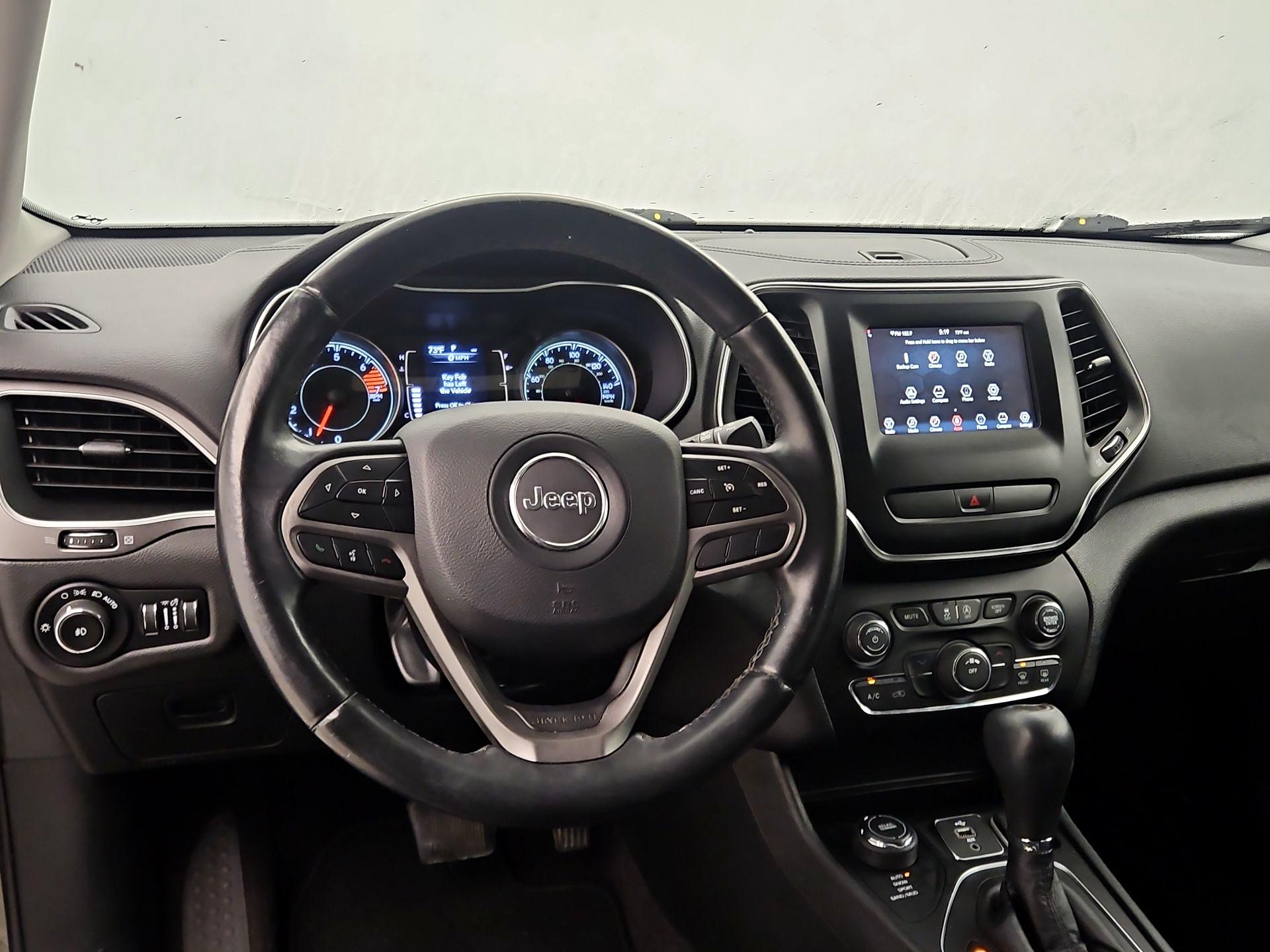Thumbnail: 2019 Jeep Cherokee - 10