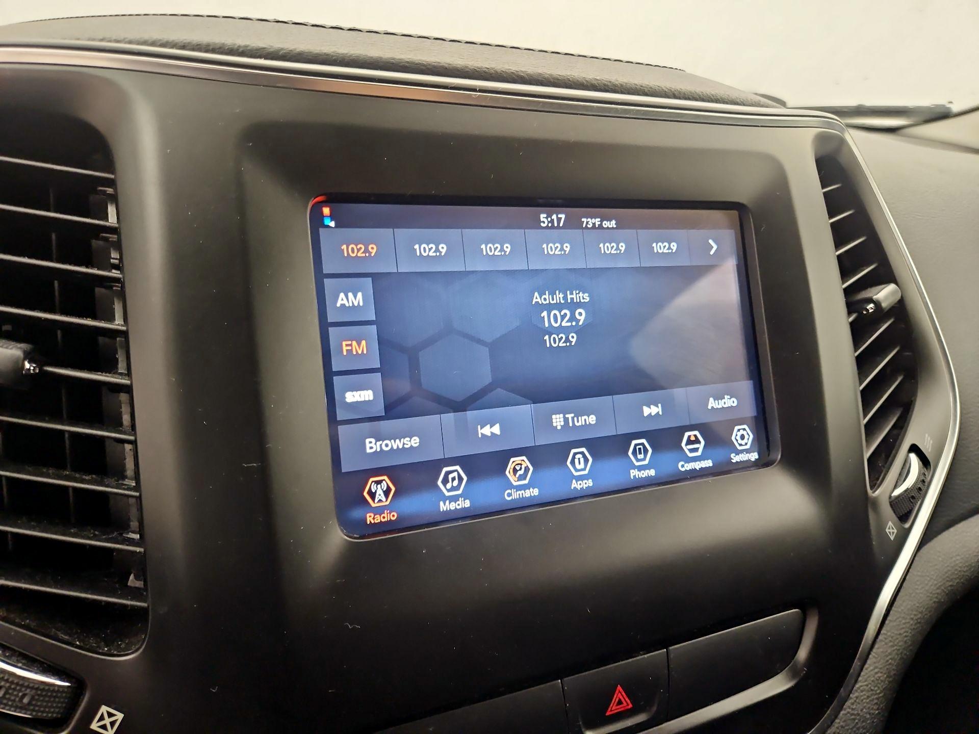 Thumbnail: 2019 Jeep Cherokee - 15