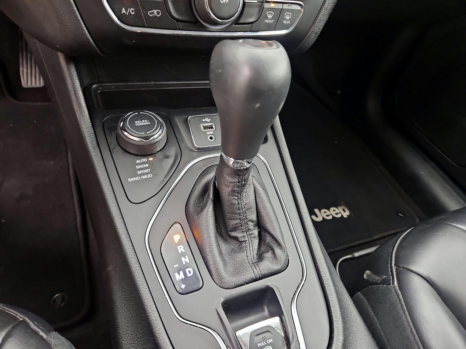 Thumbnail: 2019 Jeep Cherokee - 17