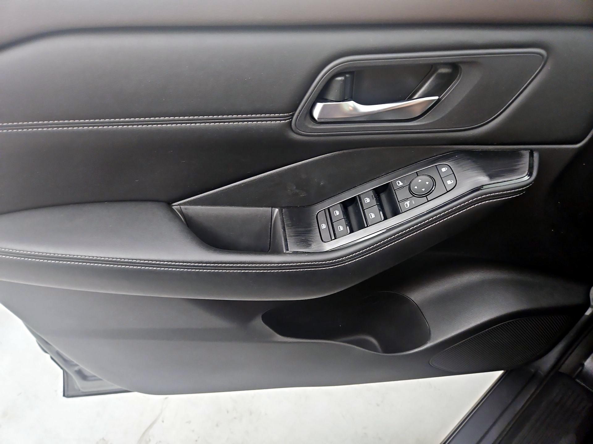 Thumbnail: 2023 Nissan Rogue - 12