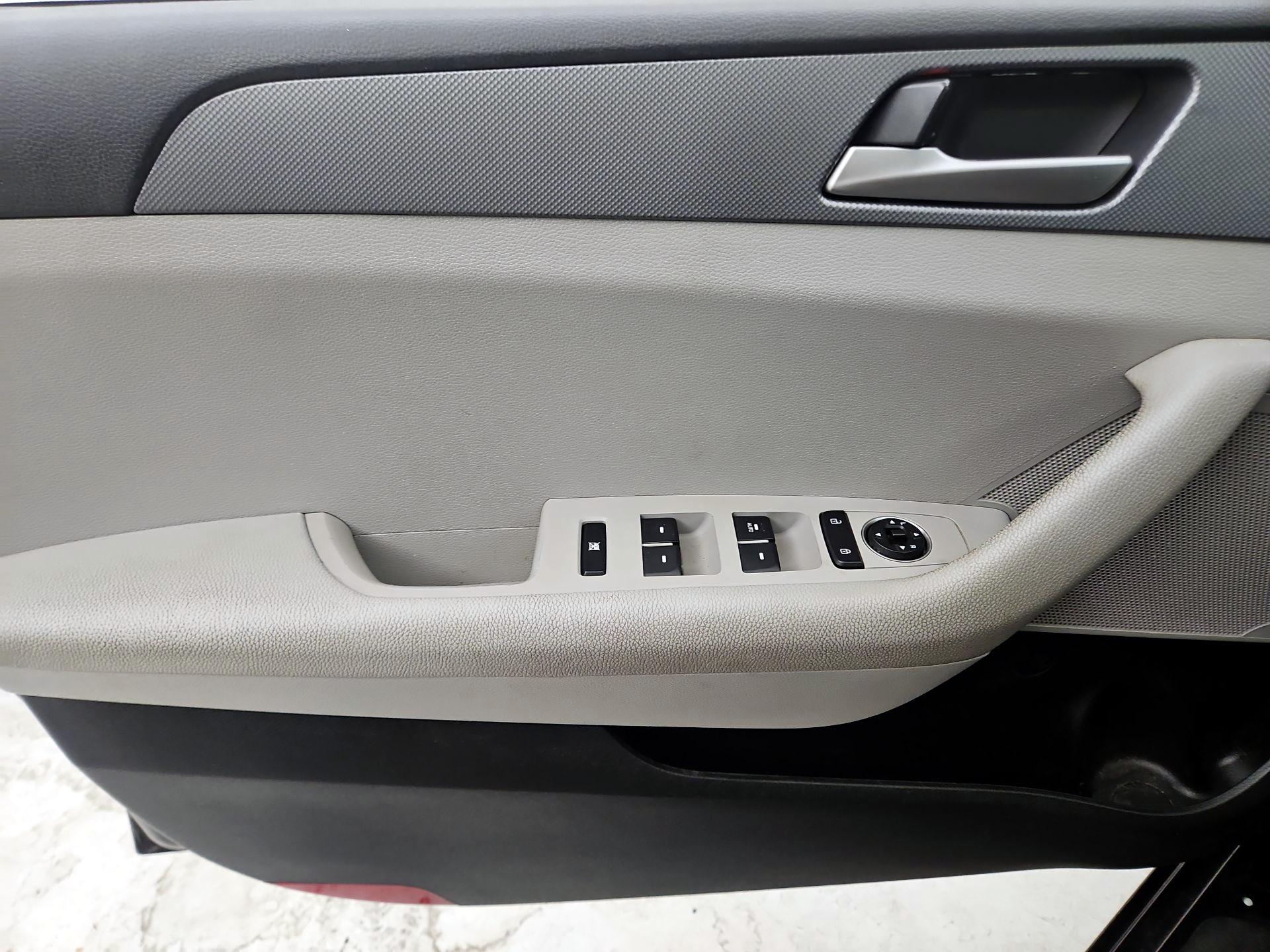 Thumbnail: 2019 Hyundai Sonata - 12
