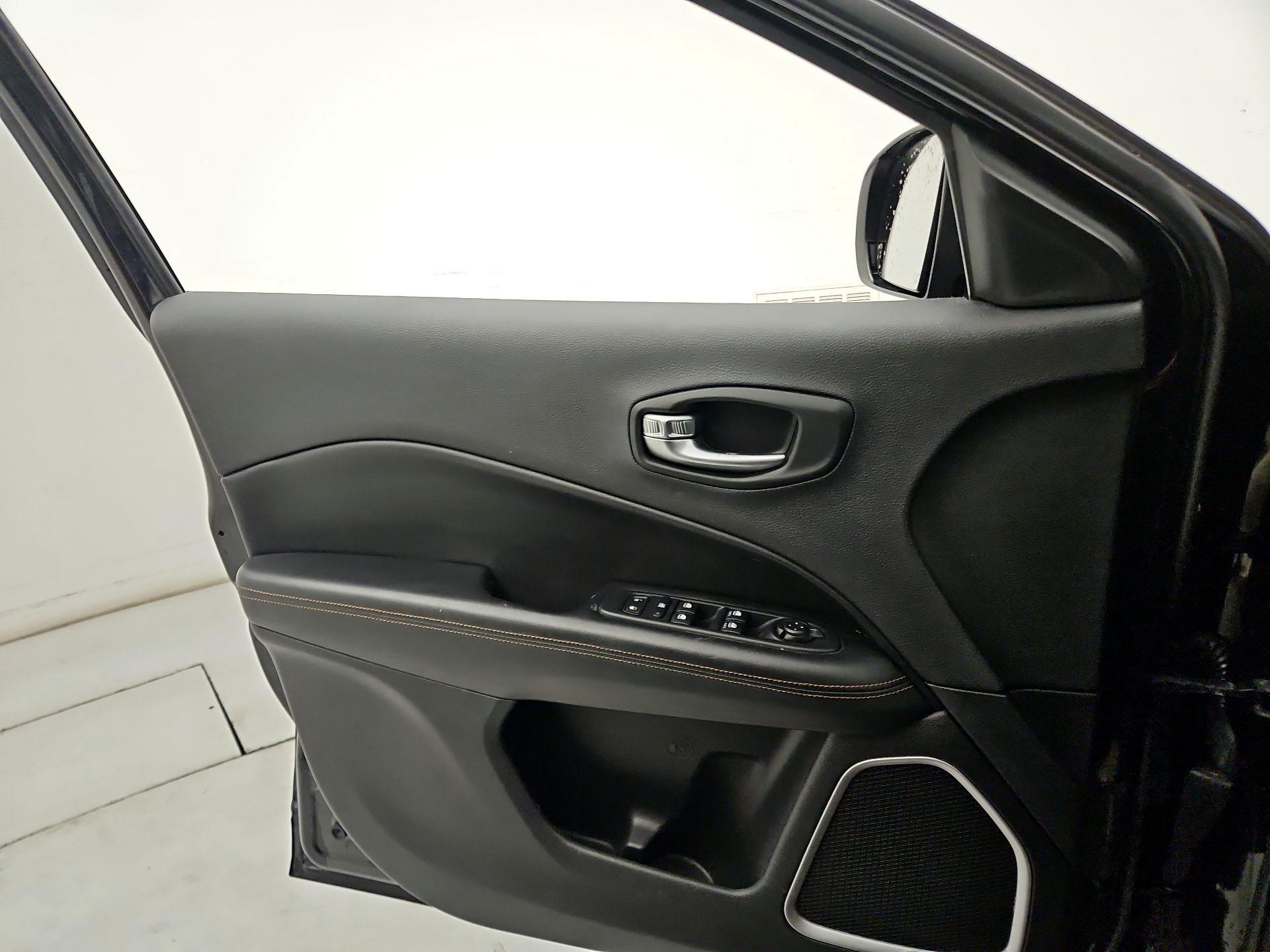 Thumbnail: 2019 Jeep Compass - 12