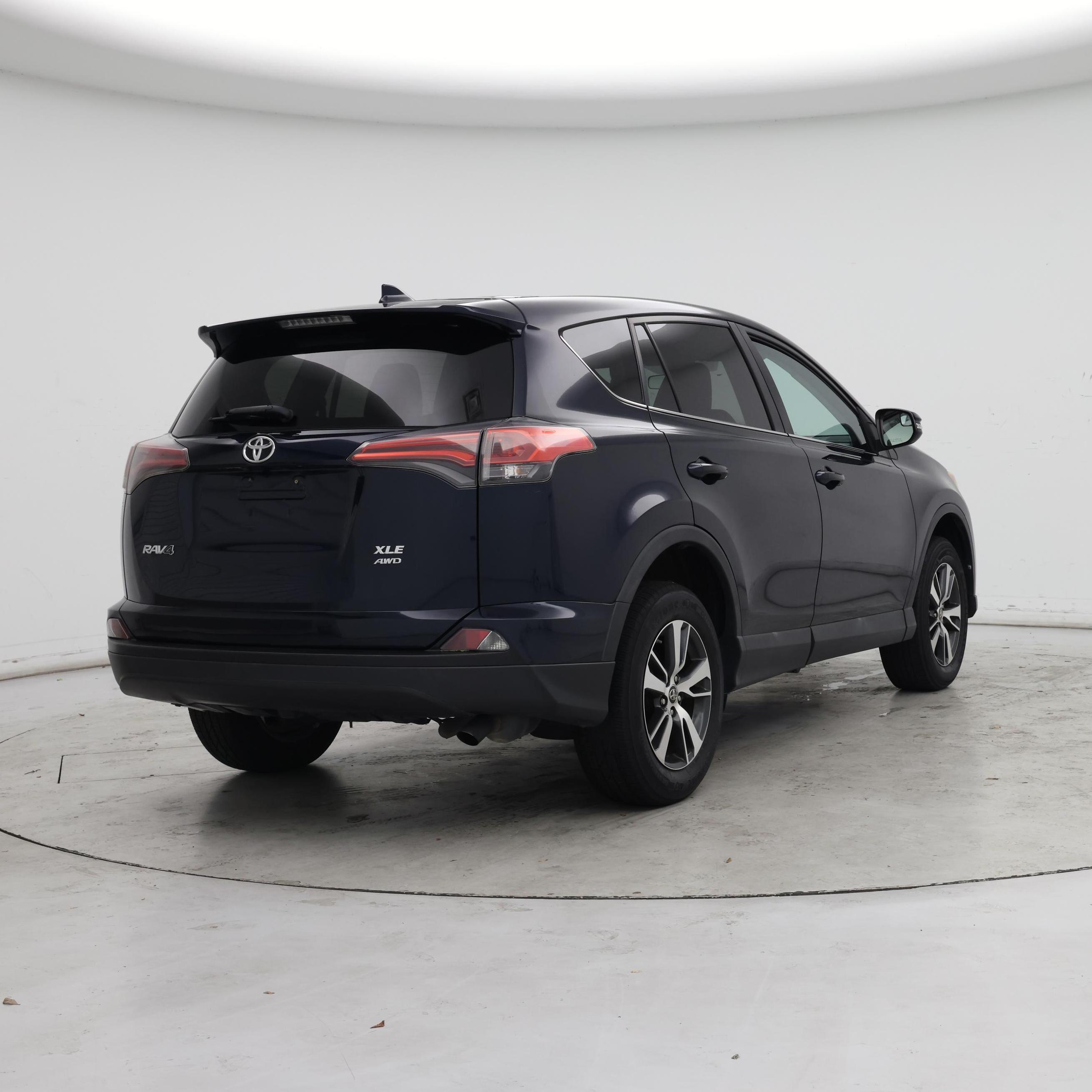 Thumbnail: 2018 Toyota RAV4 - 8