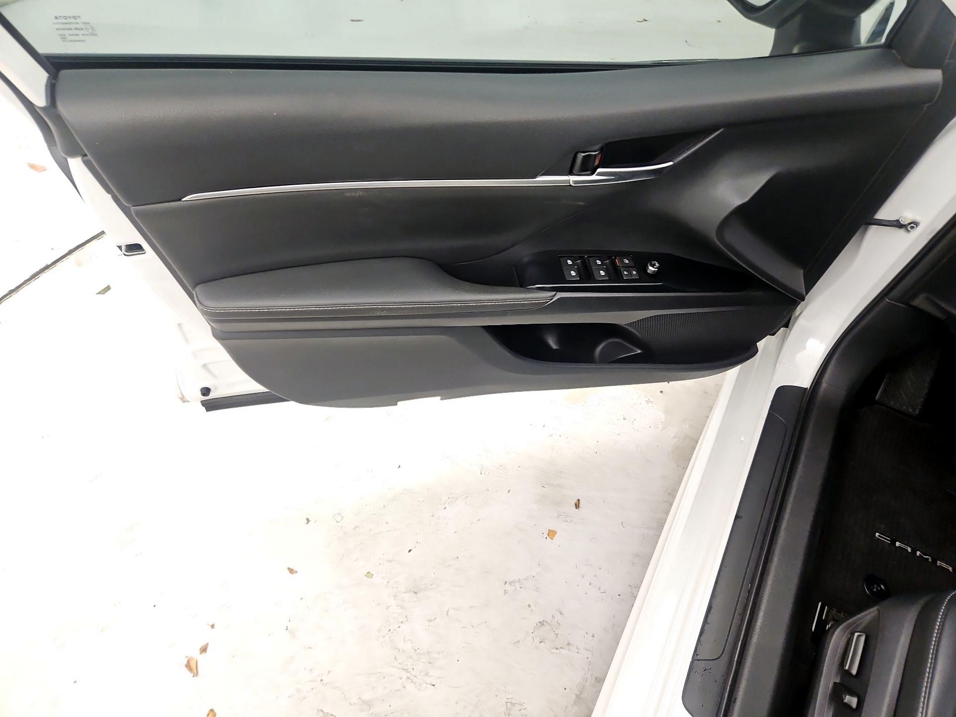 Thumbnail: 2019 Toyota Camry - 12