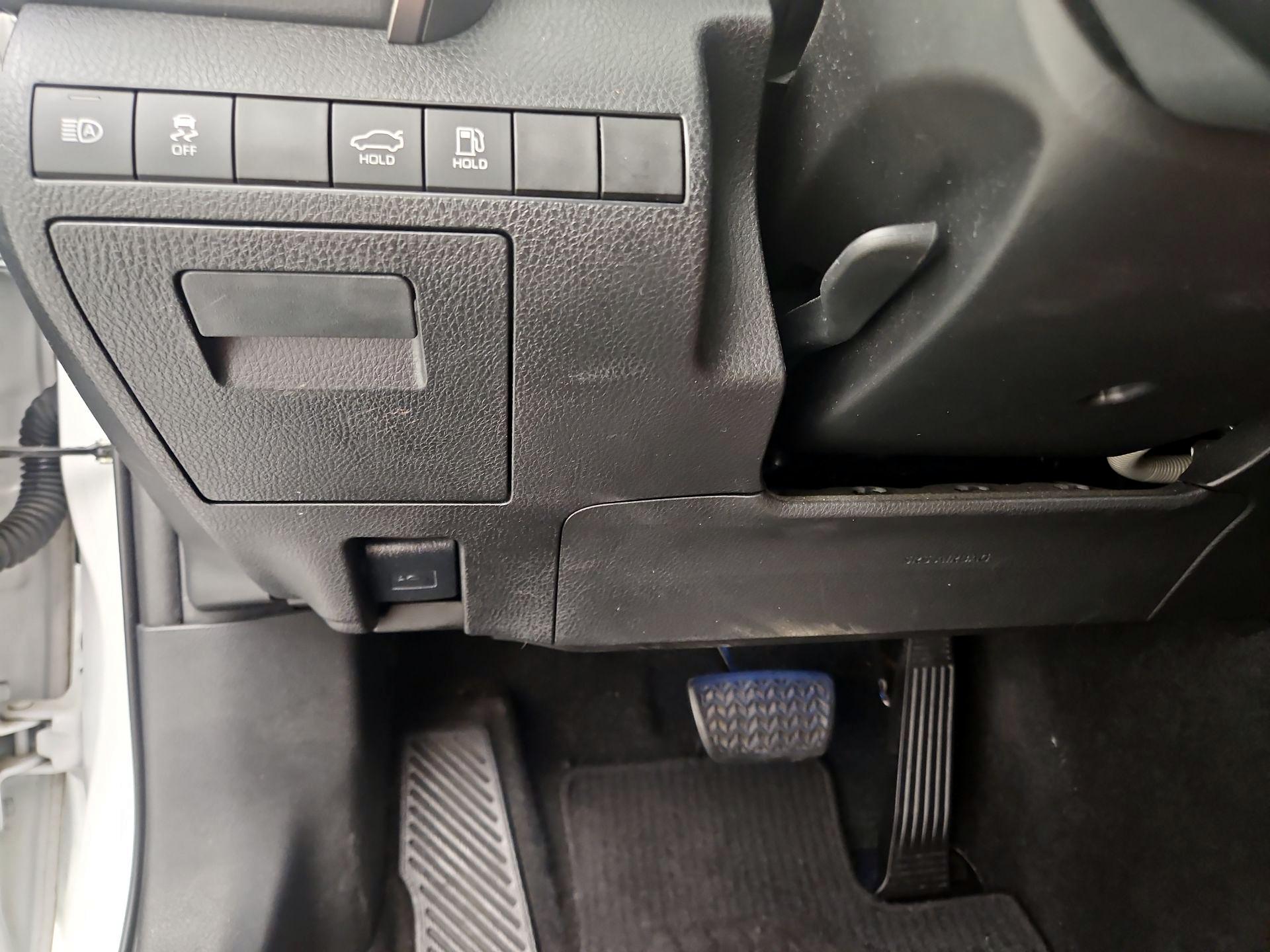 Thumbnail: 2019 Toyota Camry - 13