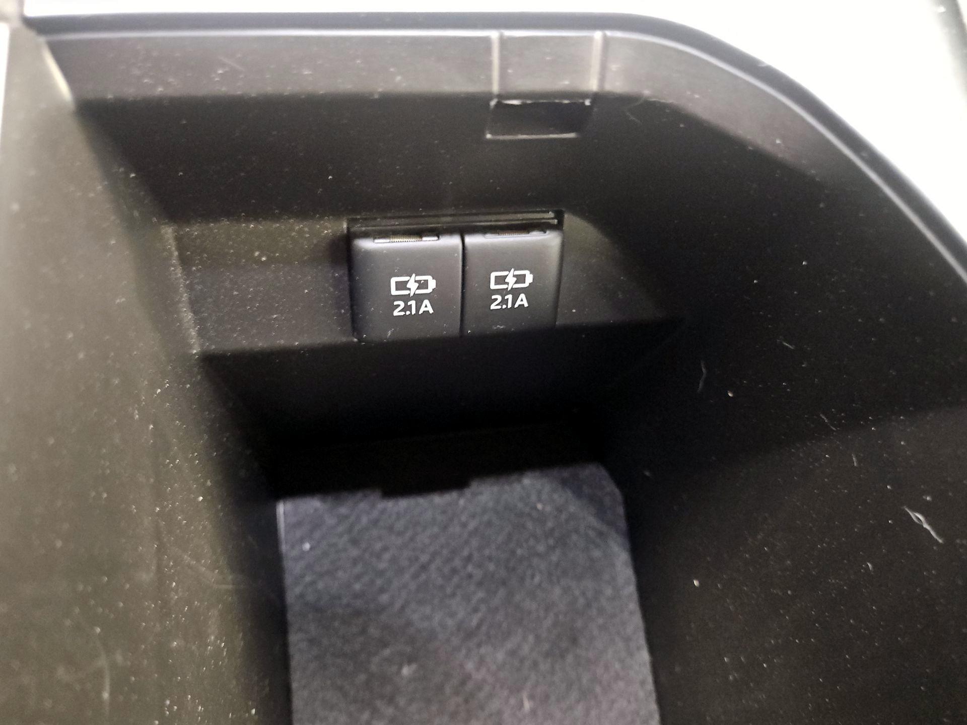 Thumbnail: 2019 Toyota Camry - 18