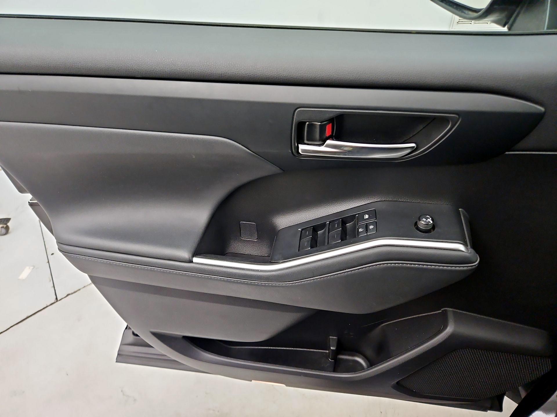 Thumbnail: 2022 Toyota Highlander - 12
