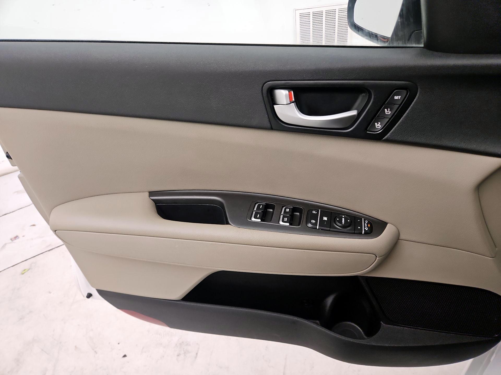 Thumbnail: 2016 Kia Optima - 12