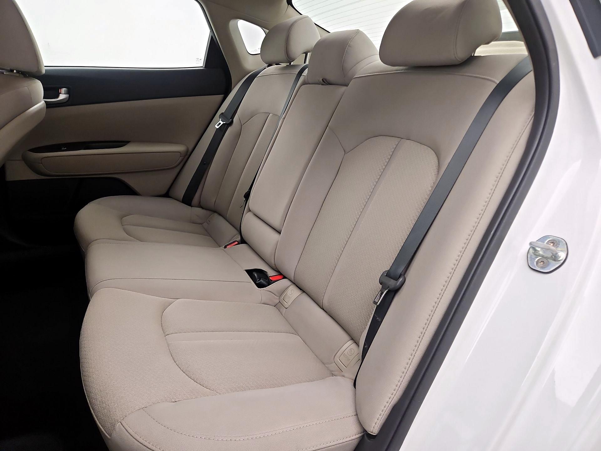 Thumbnail: 2016 Kia Optima - 19