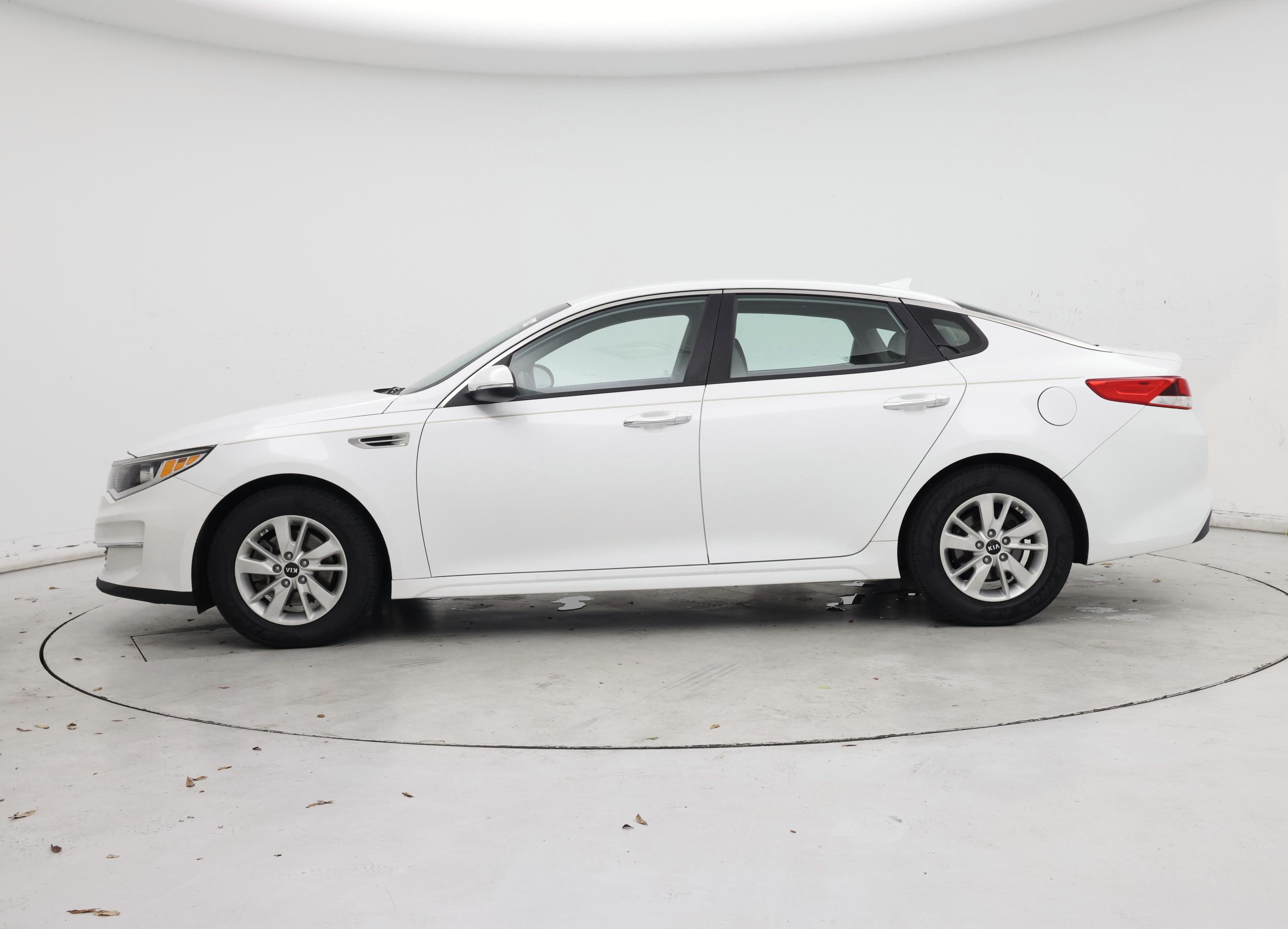 Thumbnail: 2016 Kia Optima - 3