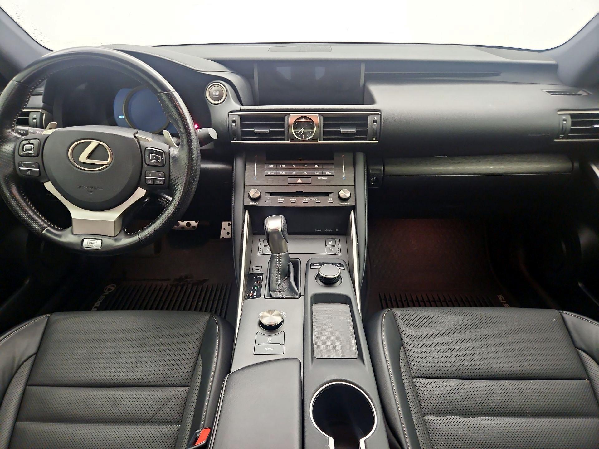 Thumbnail: 2020 Lexus IS - 9