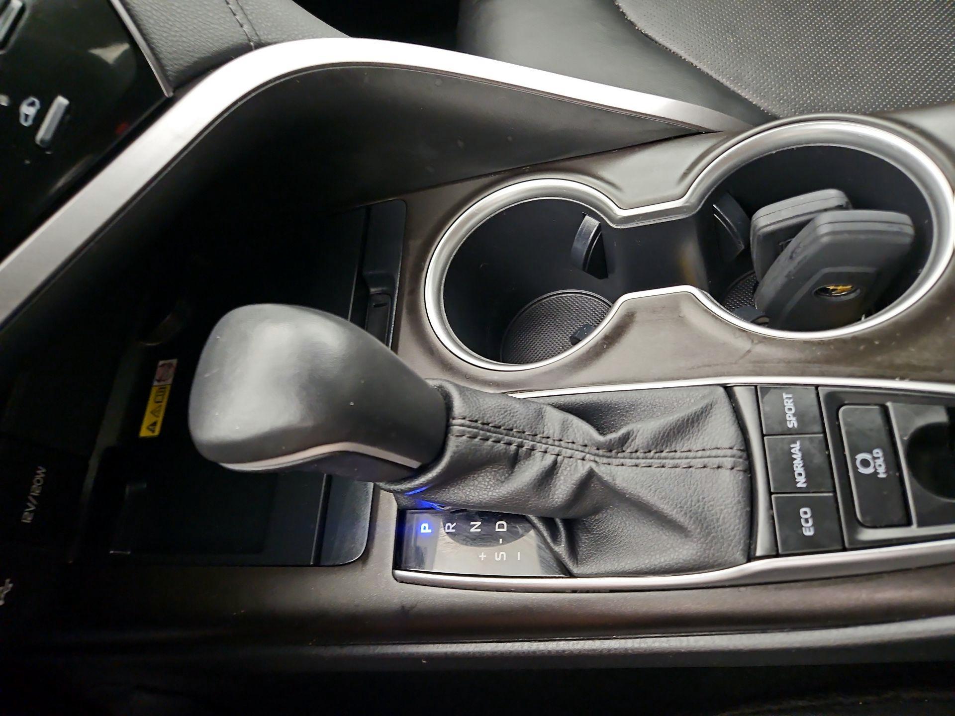 Thumbnail: 2023 Toyota Camry - 17