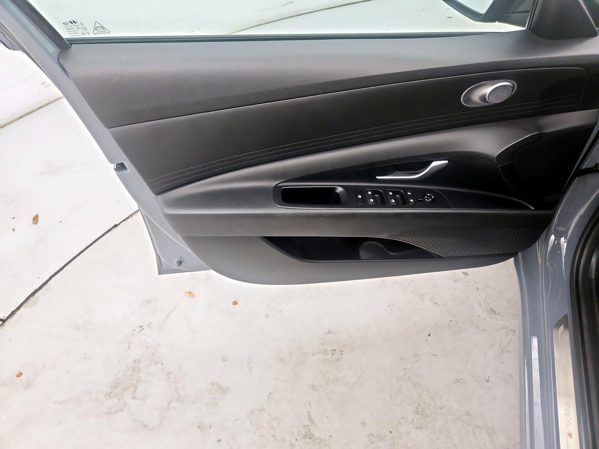 Thumbnail: 2022 Hyundai Elantra - 12