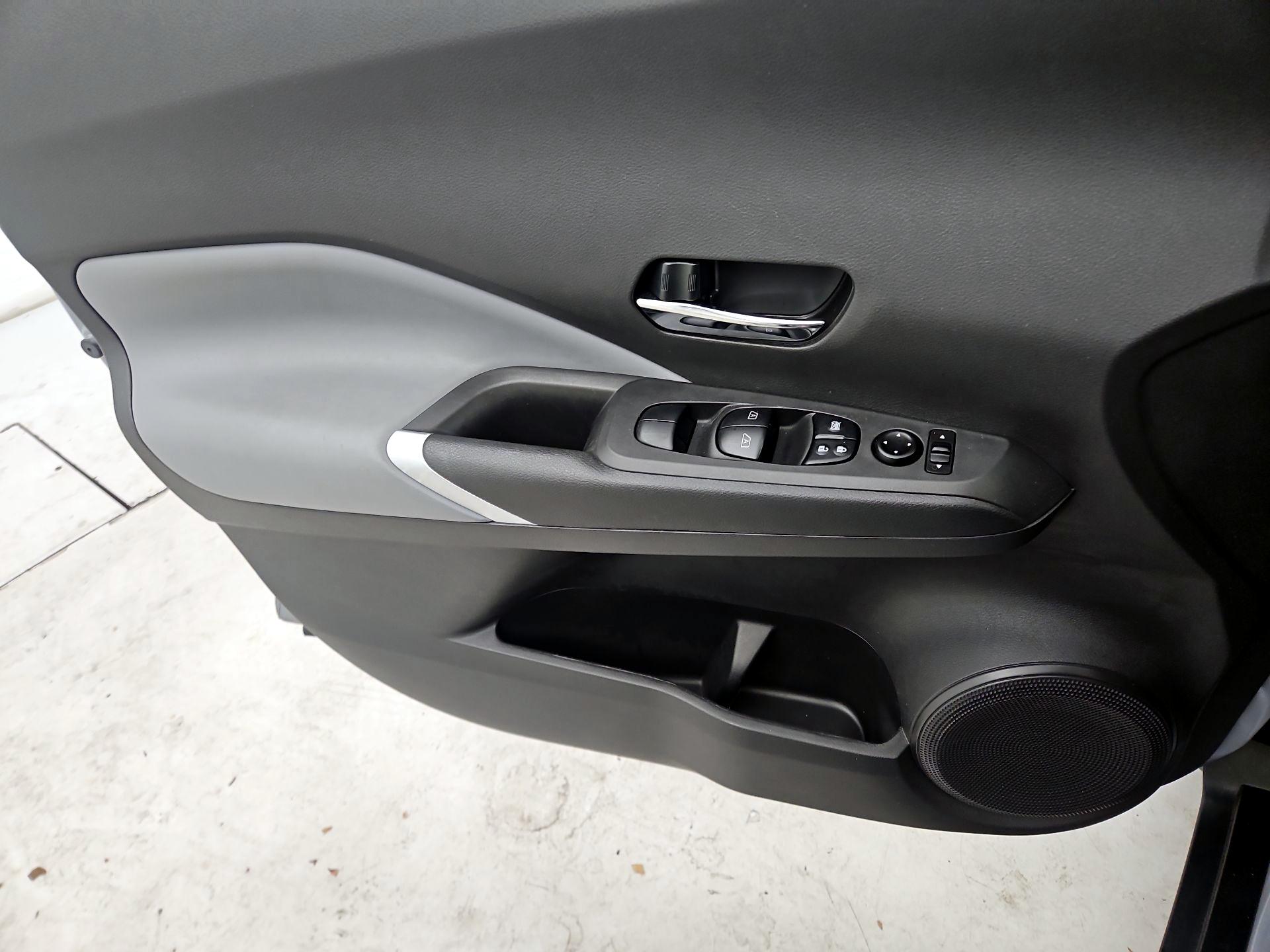Thumbnail: 2021 Nissan Kicks - 12