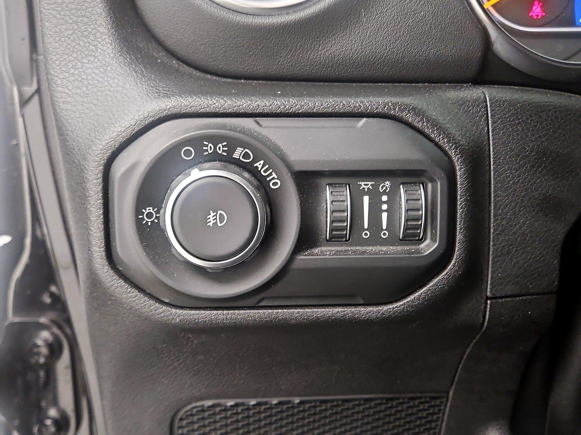 Thumbnail: 2018 Jeep Wrangler - 13