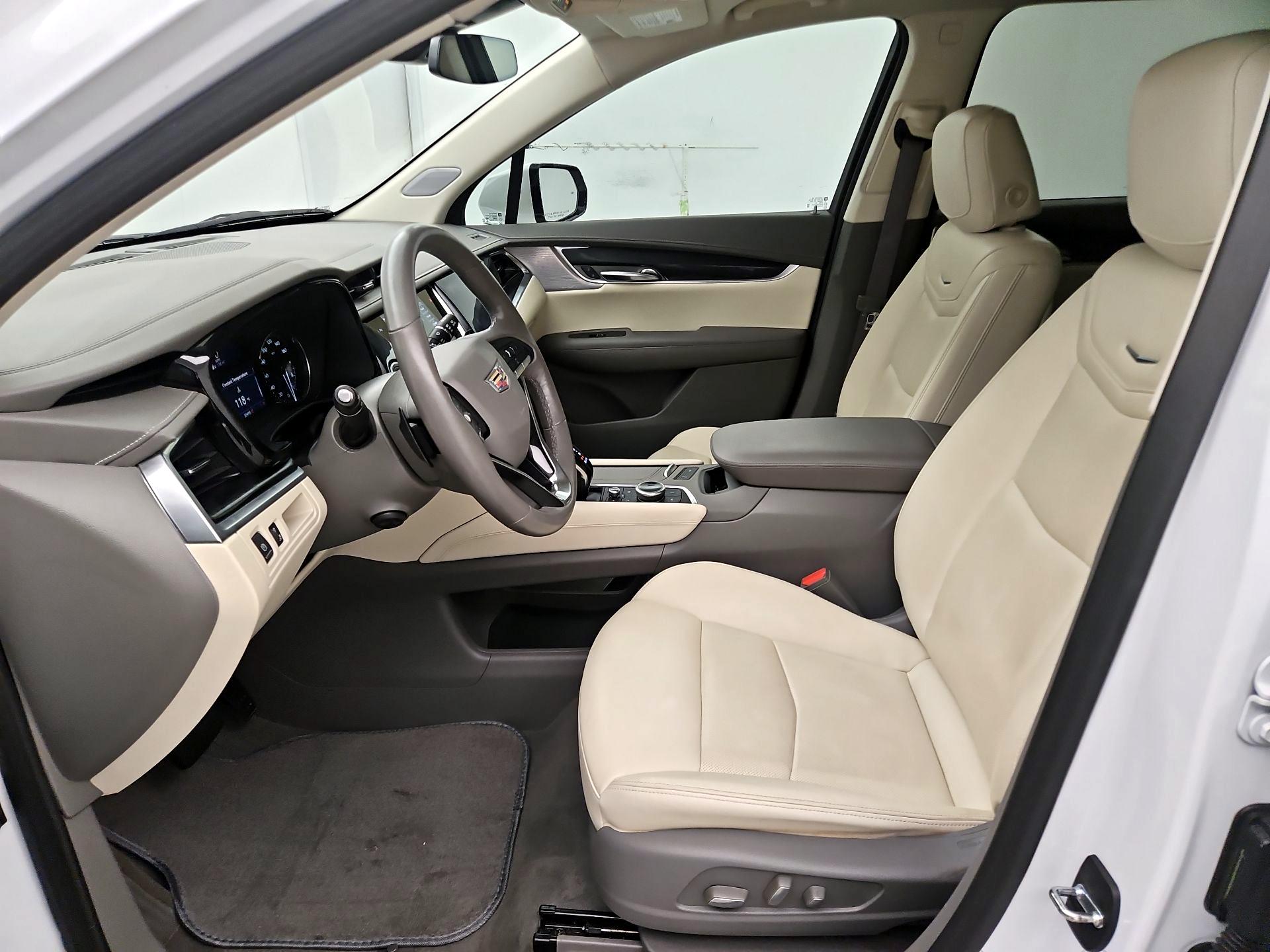 Thumbnail: 2023 Cadillac XT6 - 11