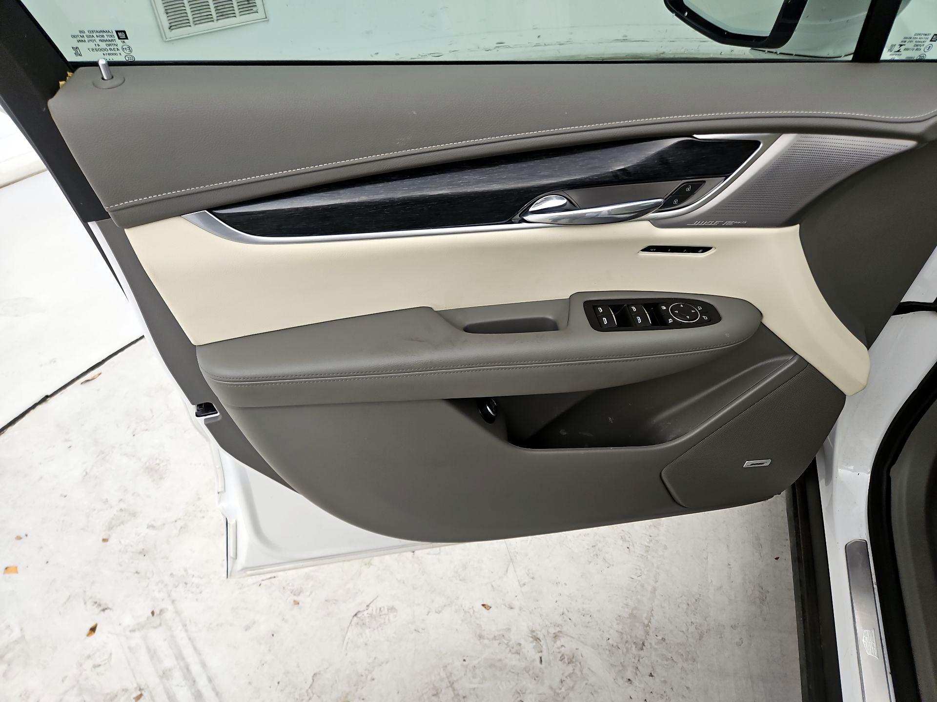 Thumbnail: 2023 Cadillac XT6 - 12