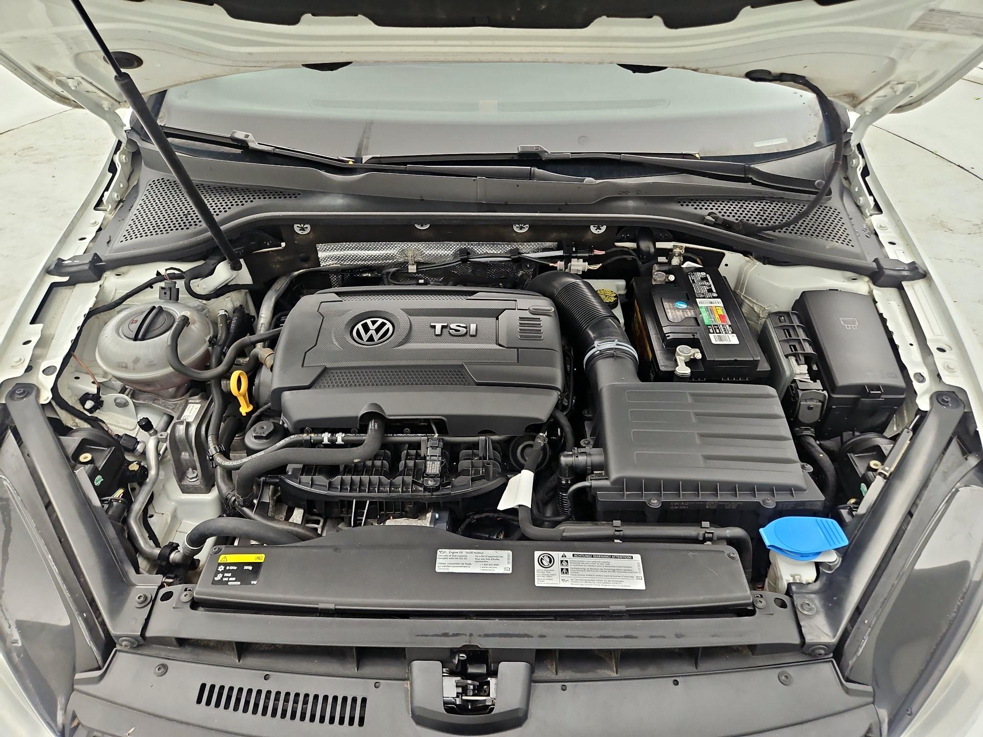 Thumbnail: 2015 Volkswagen Golf - 20