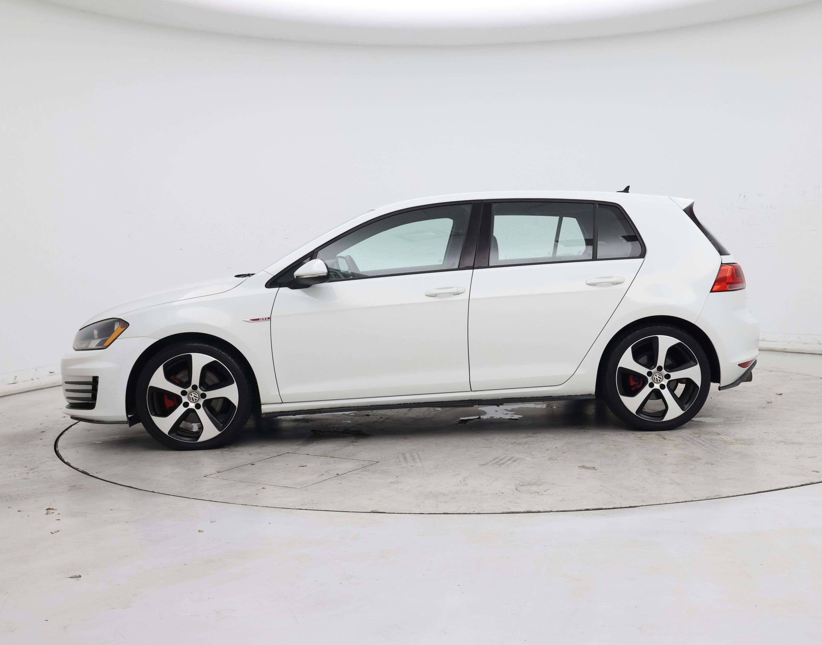 Thumbnail: 2015 Volkswagen Golf - 3