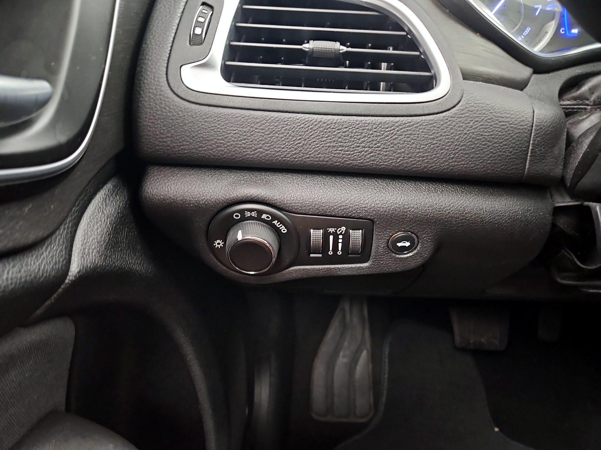 Thumbnail: 2015 Chrysler 200 - 13