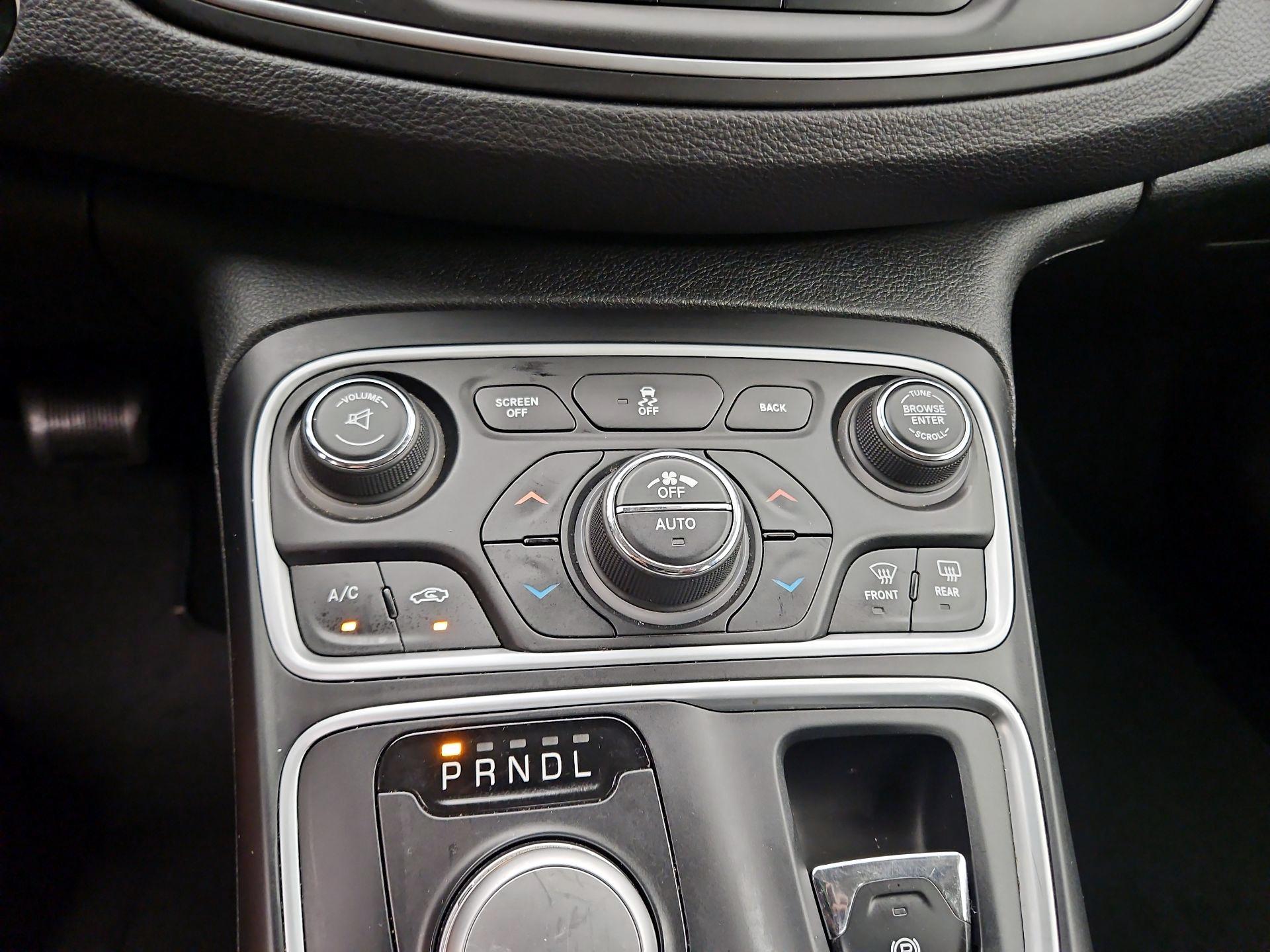 Thumbnail: 2015 Chrysler 200 - 16