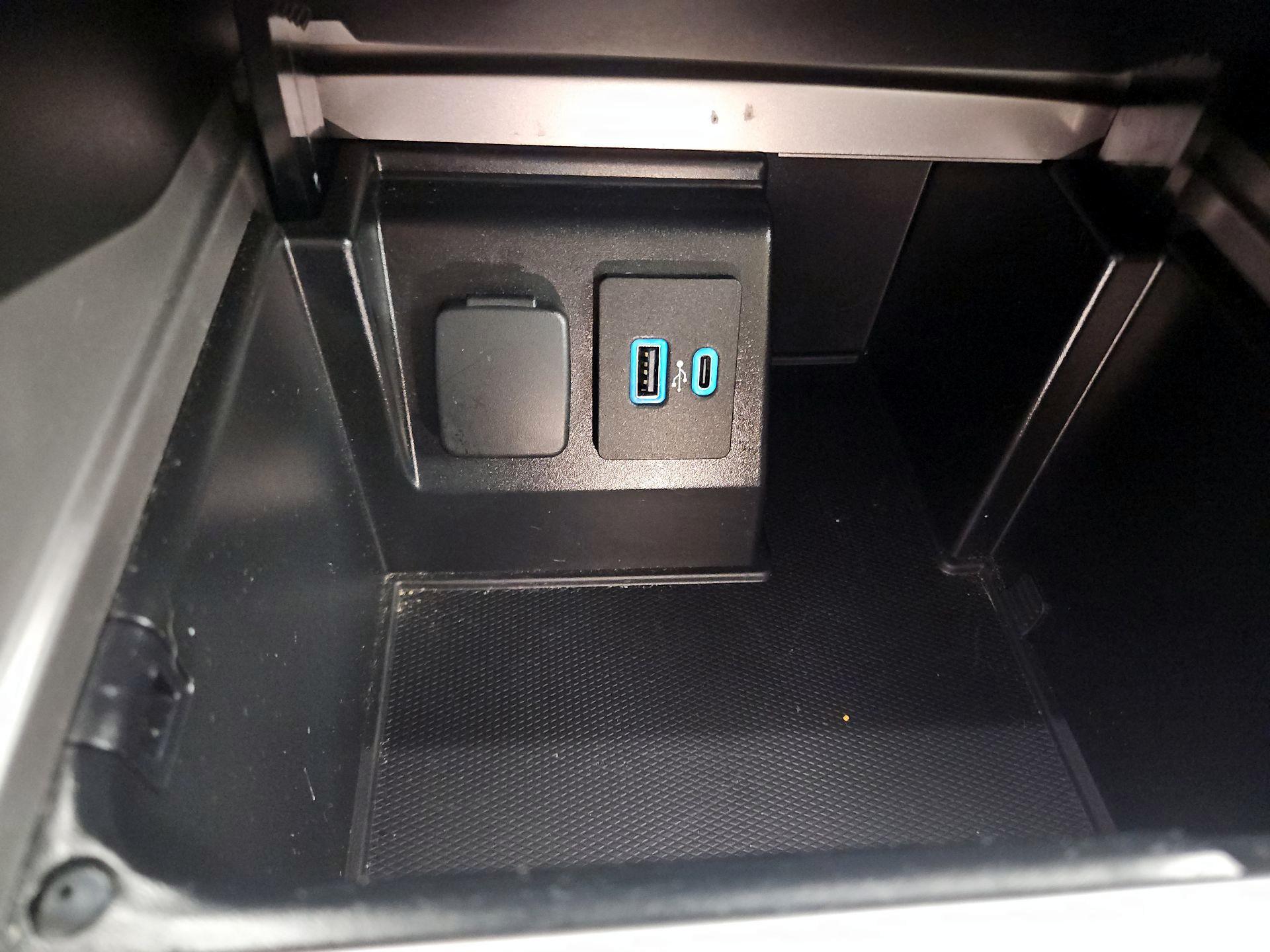 Thumbnail: 2020 Ford Explorer - 18