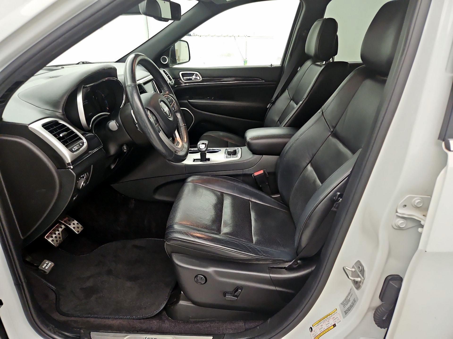 Thumbnail: 2015 Jeep Grand Cherokee - 11