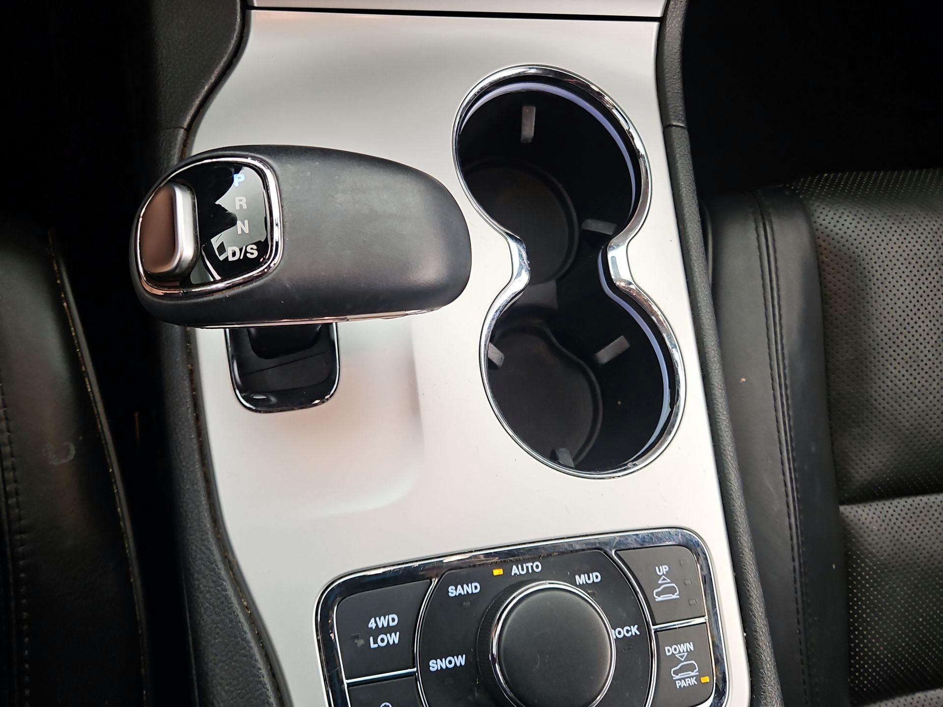 Thumbnail: 2015 Jeep Grand Cherokee - 17