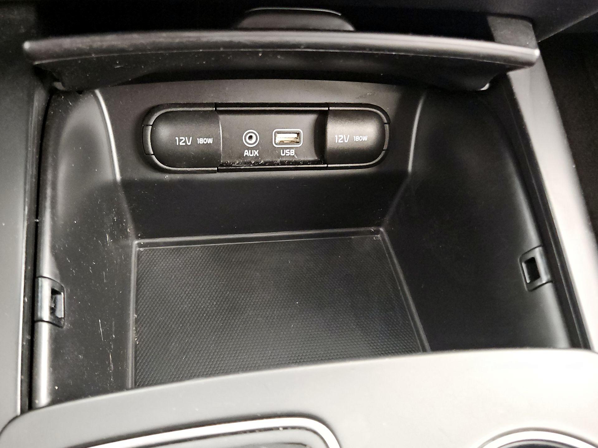 Thumbnail: 2019 Kia Sorento - 18