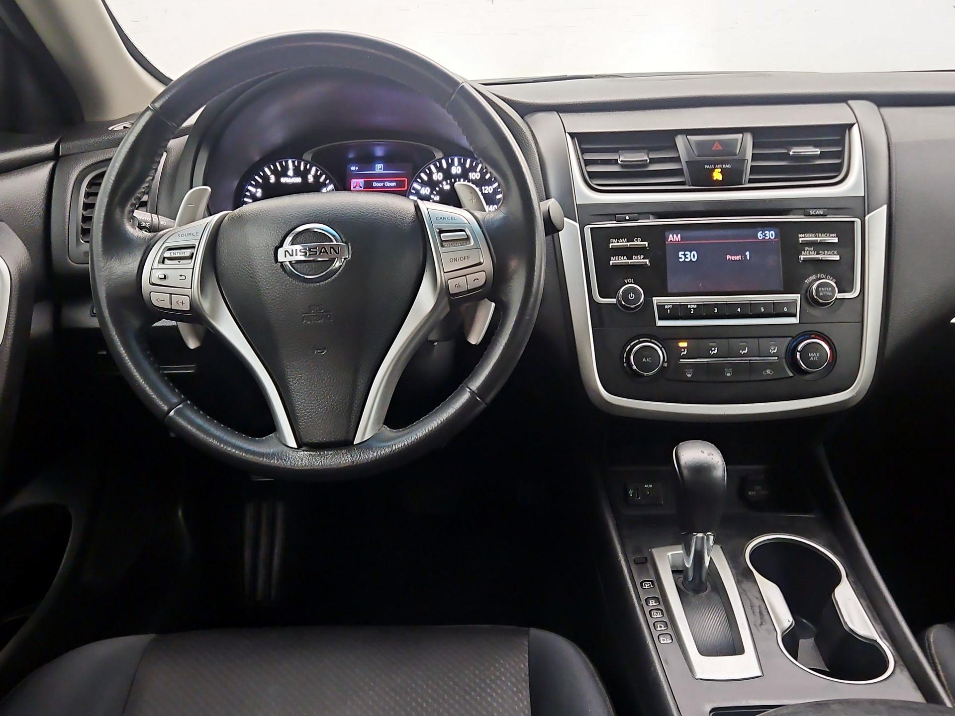 Thumbnail: 2017 Nissan Altima - 10