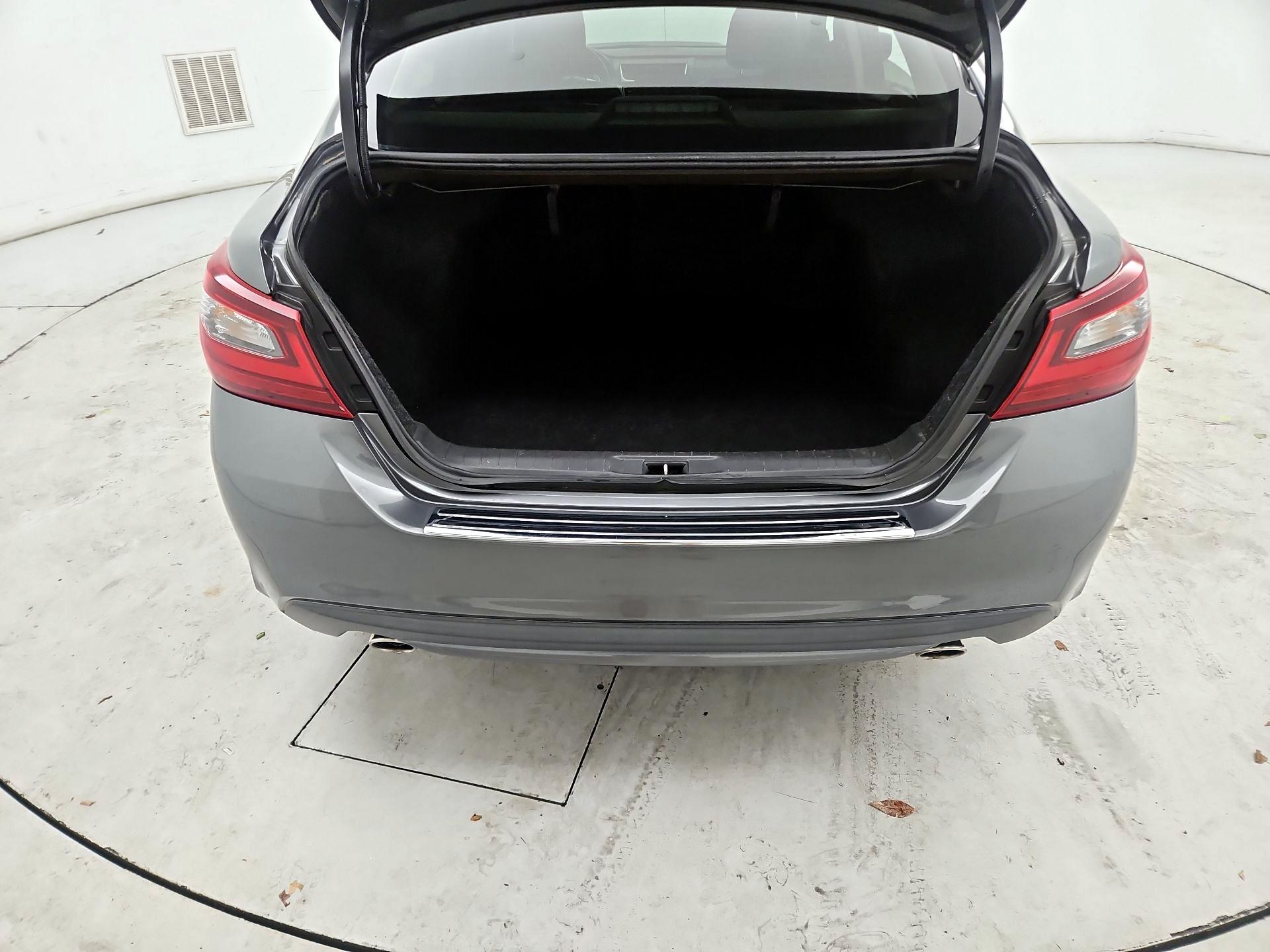 Thumbnail: 2017 Nissan Altima - 20