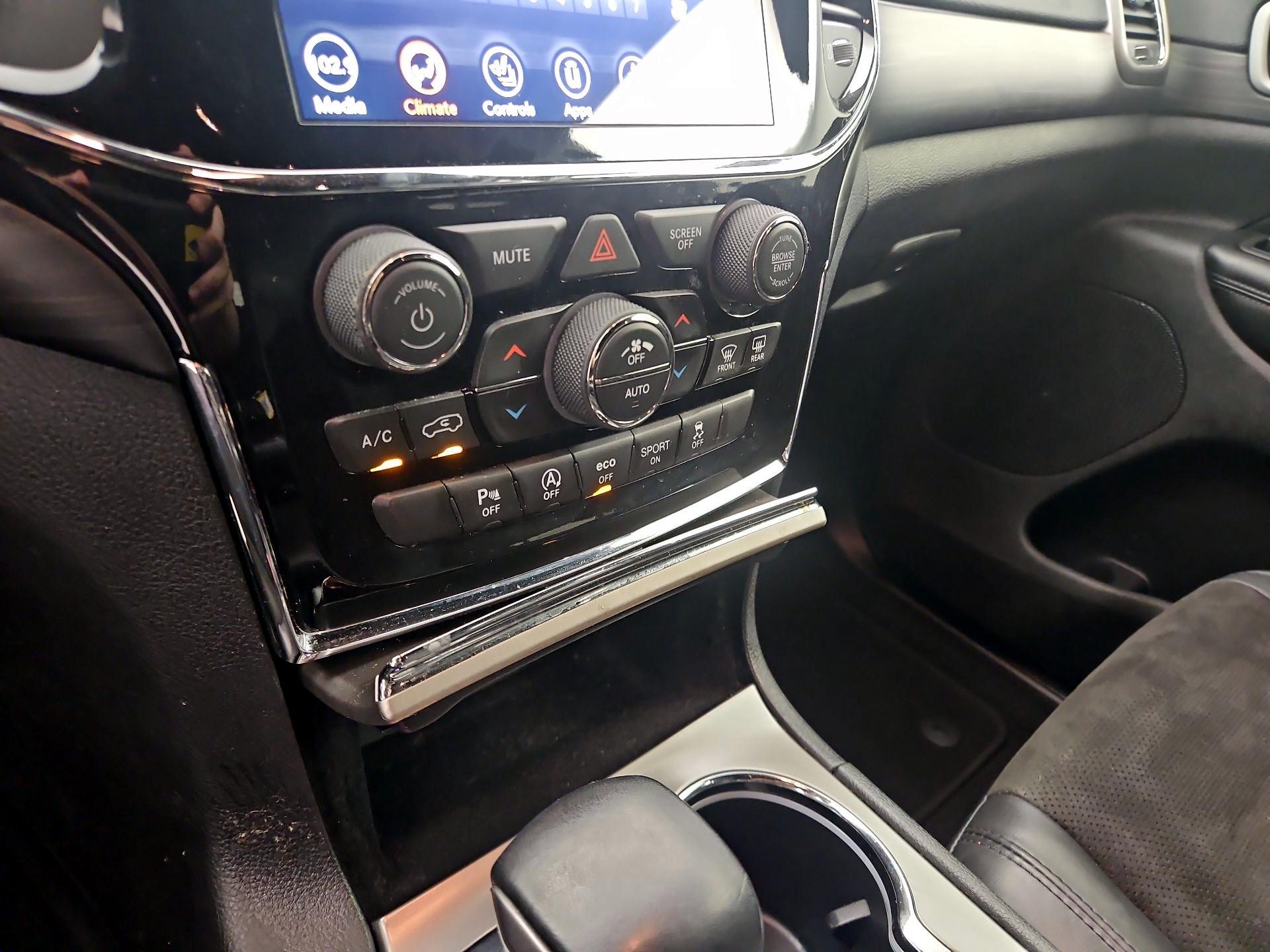 Thumbnail: 2020 Jeep Grand Cherokee - 16