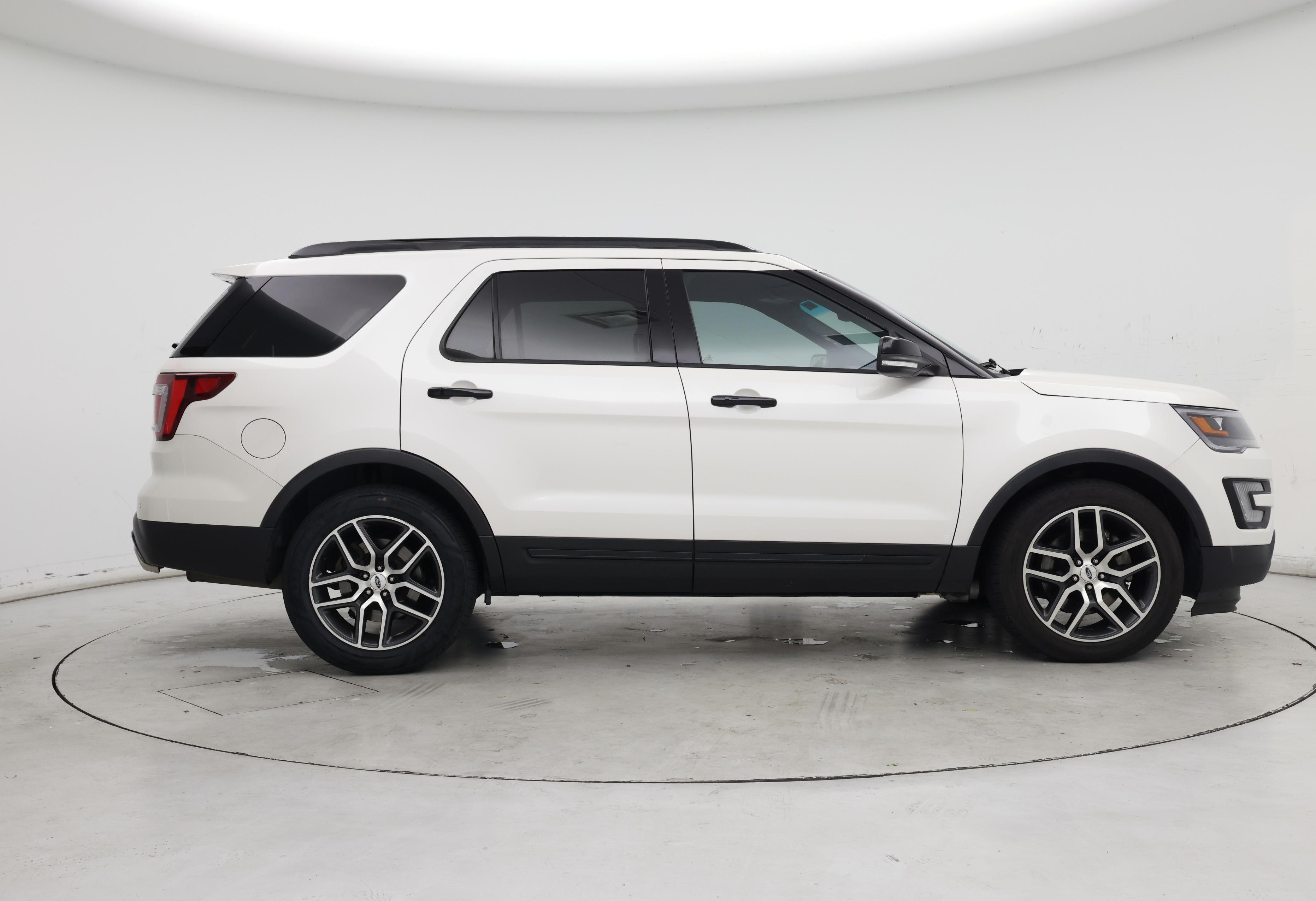 Thumbnail: 2017 Ford Explorer - 7