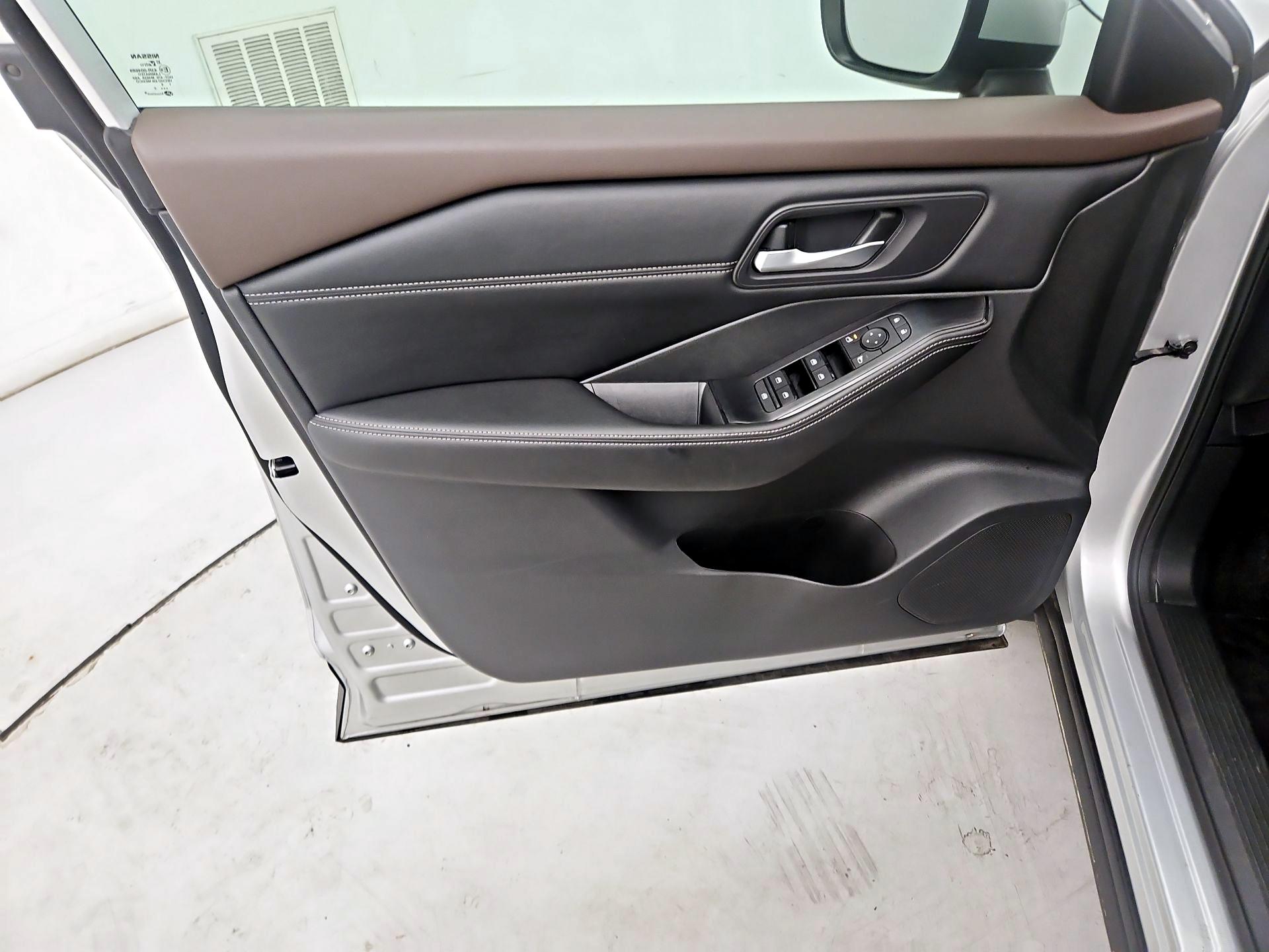 Thumbnail: 2022 Nissan Rogue - 12