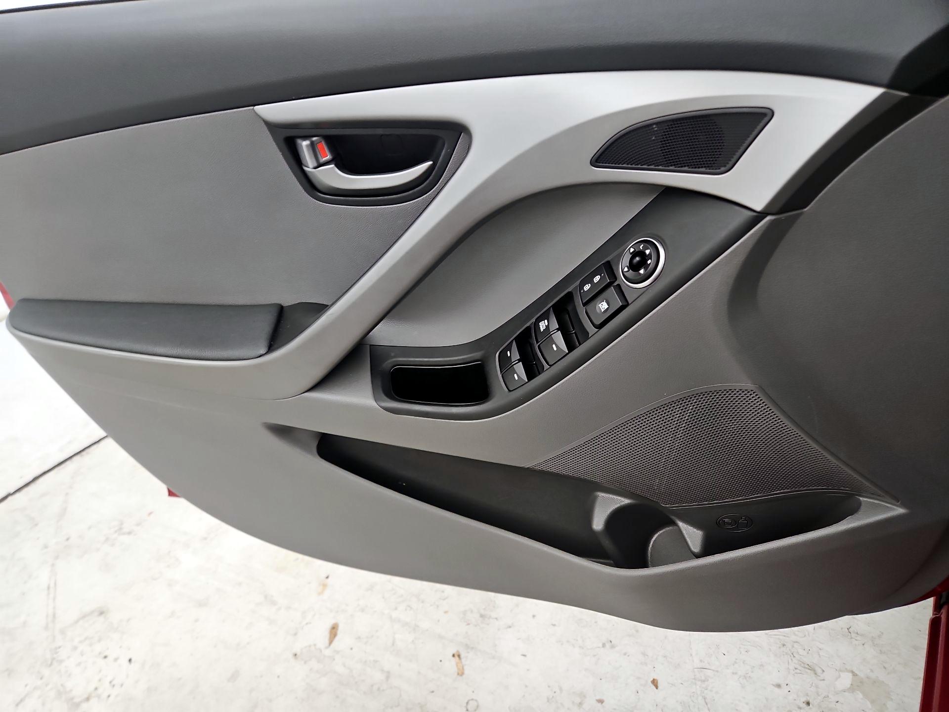 Thumbnail: 2016 Hyundai Elantra - 12