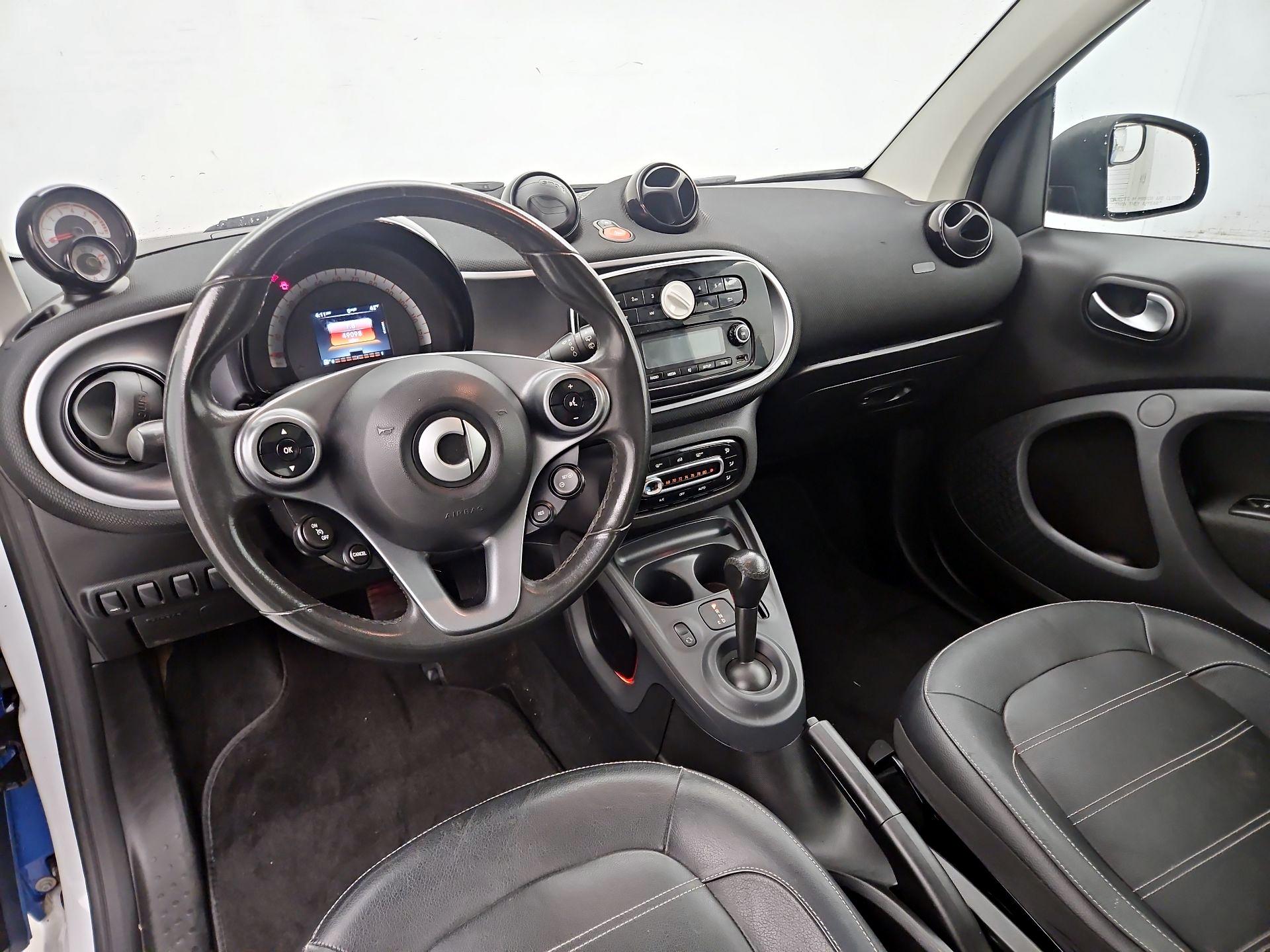 Thumbnail: 2016 smart fortwo - 9