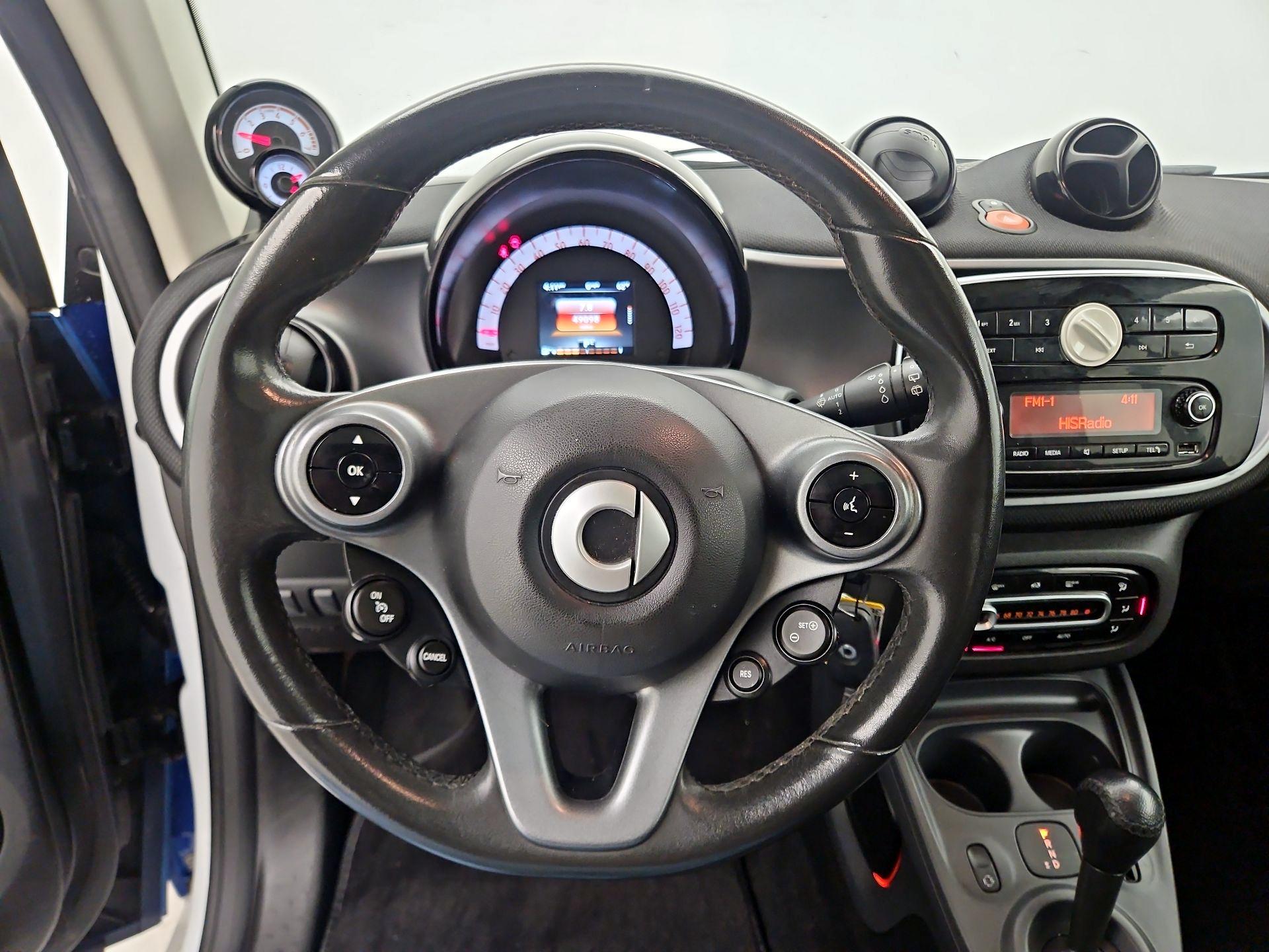 Thumbnail: 2016 smart fortwo - 10