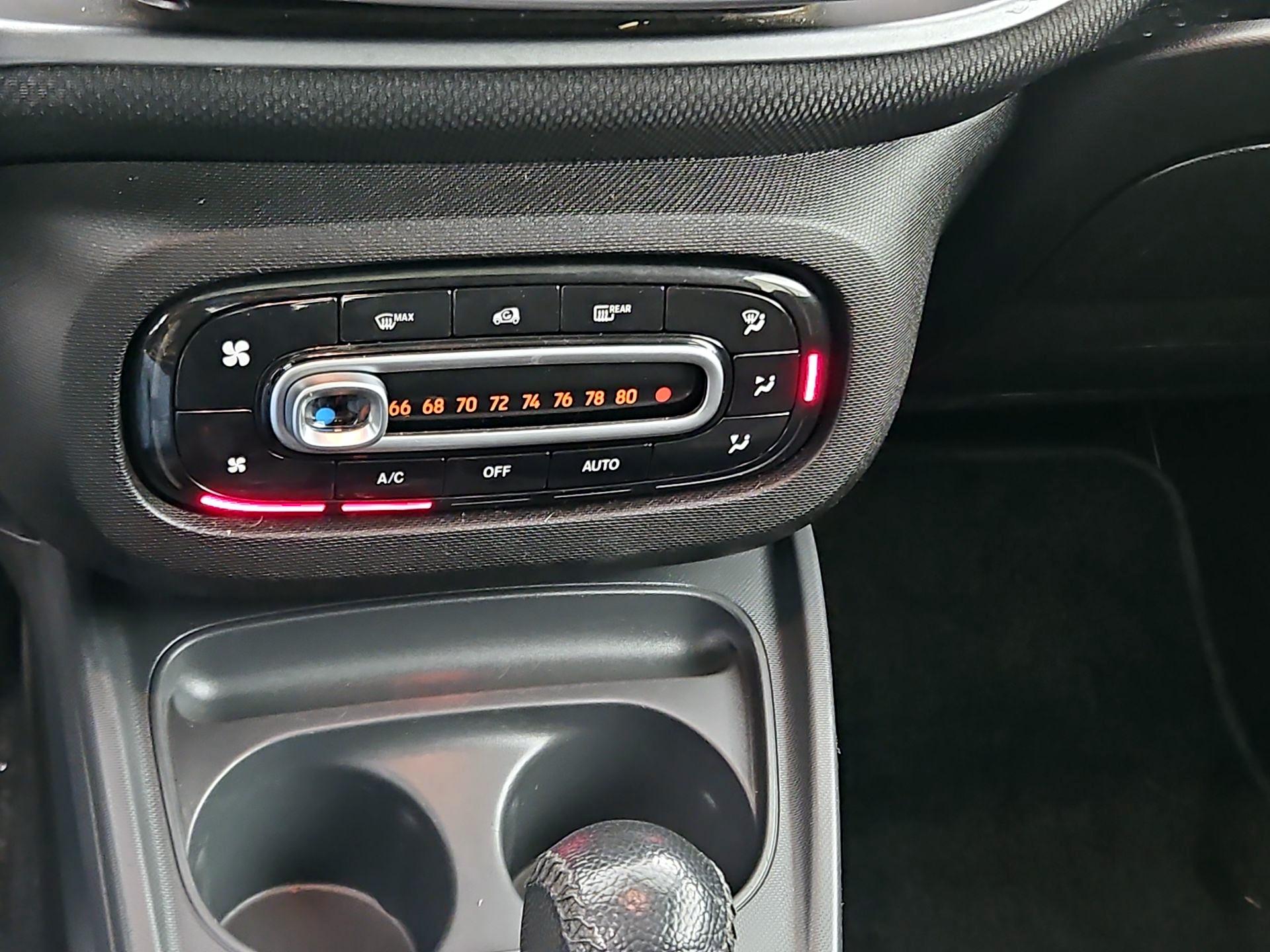 Thumbnail: 2016 smart fortwo - 15