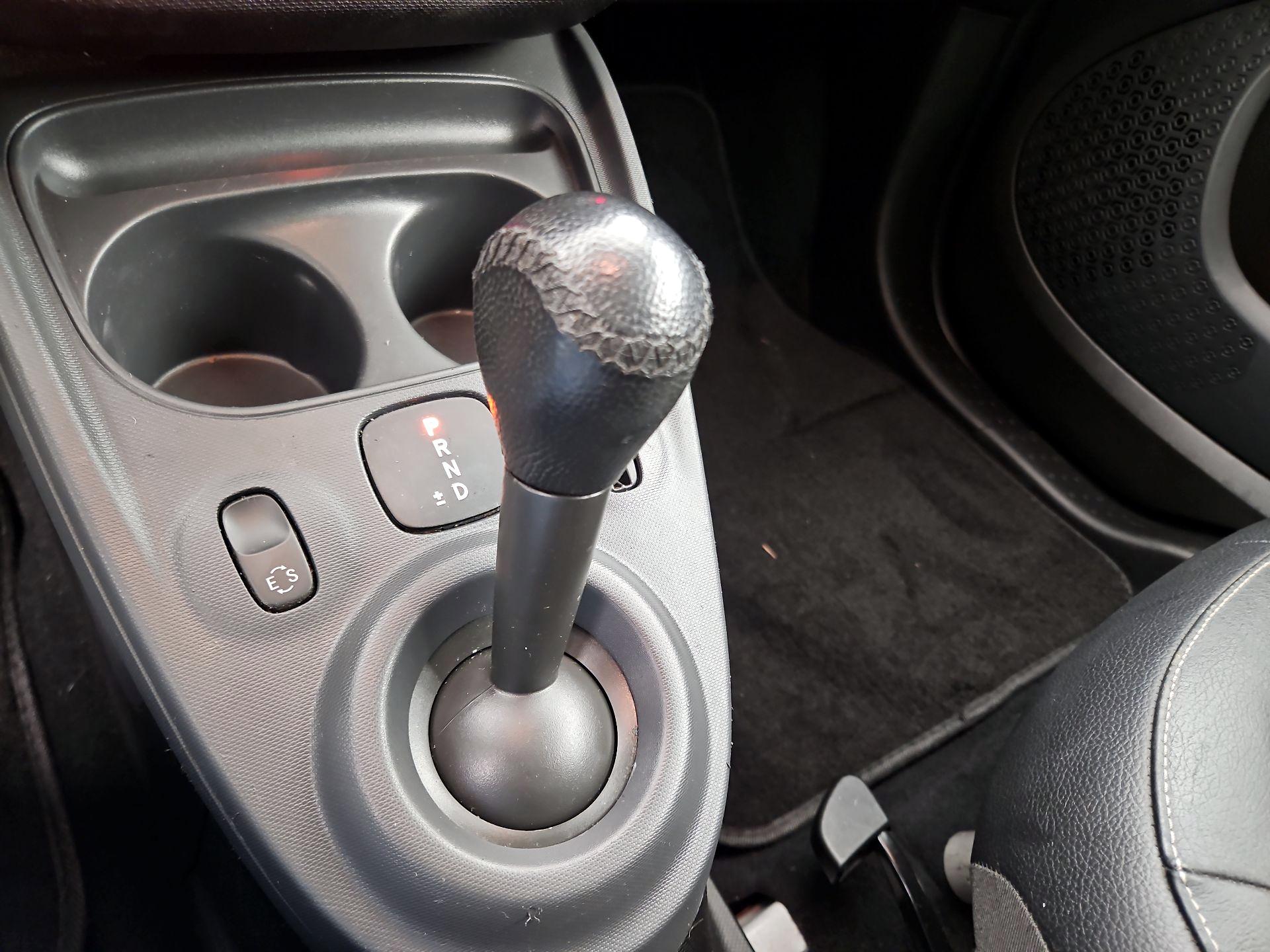 Thumbnail: 2016 smart fortwo - 16