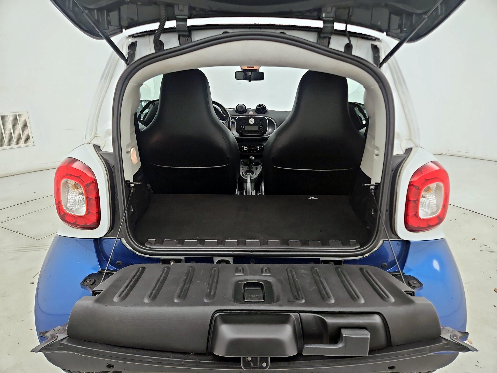 Thumbnail: 2016 smart fortwo - 18