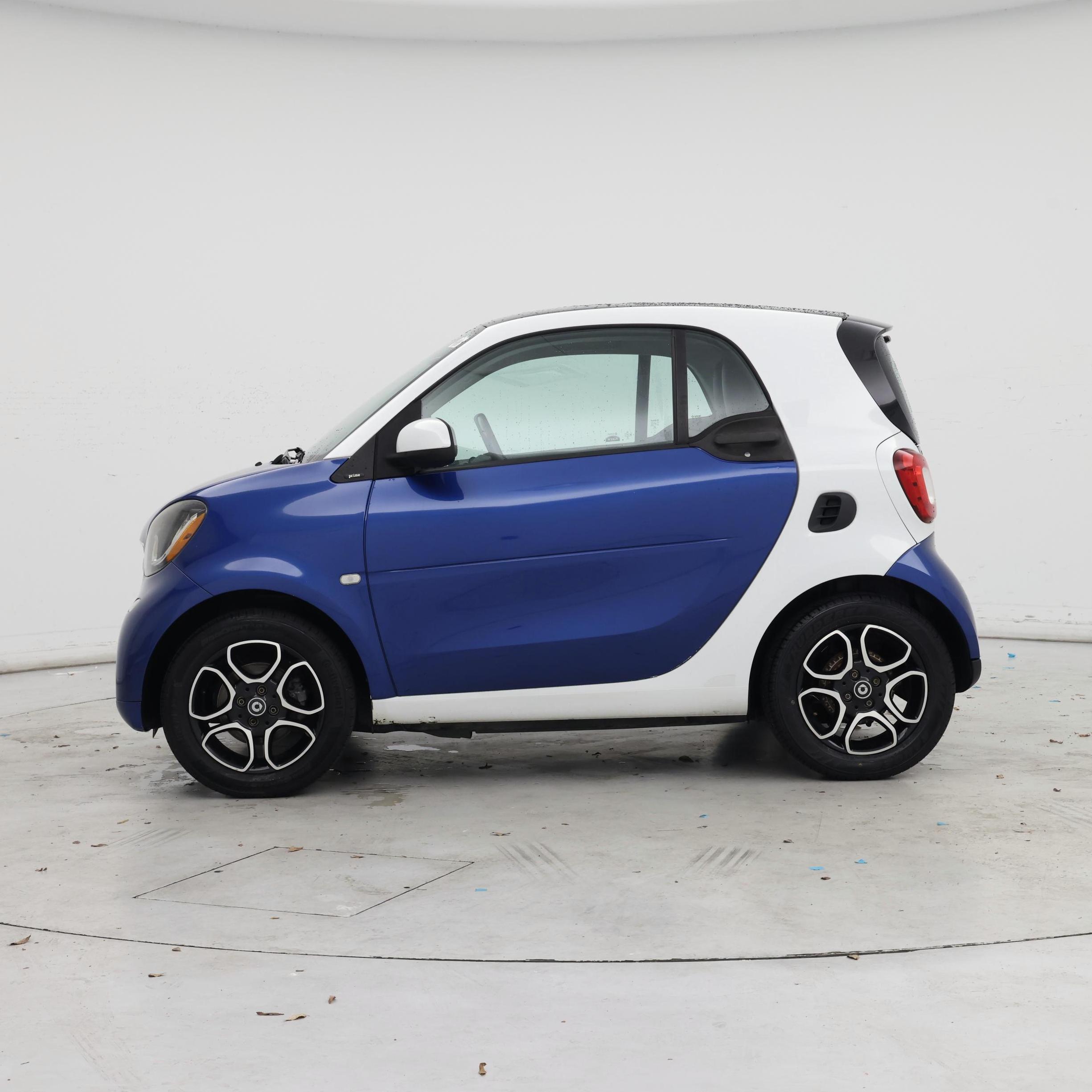 Thumbnail: 2016 smart fortwo - 3