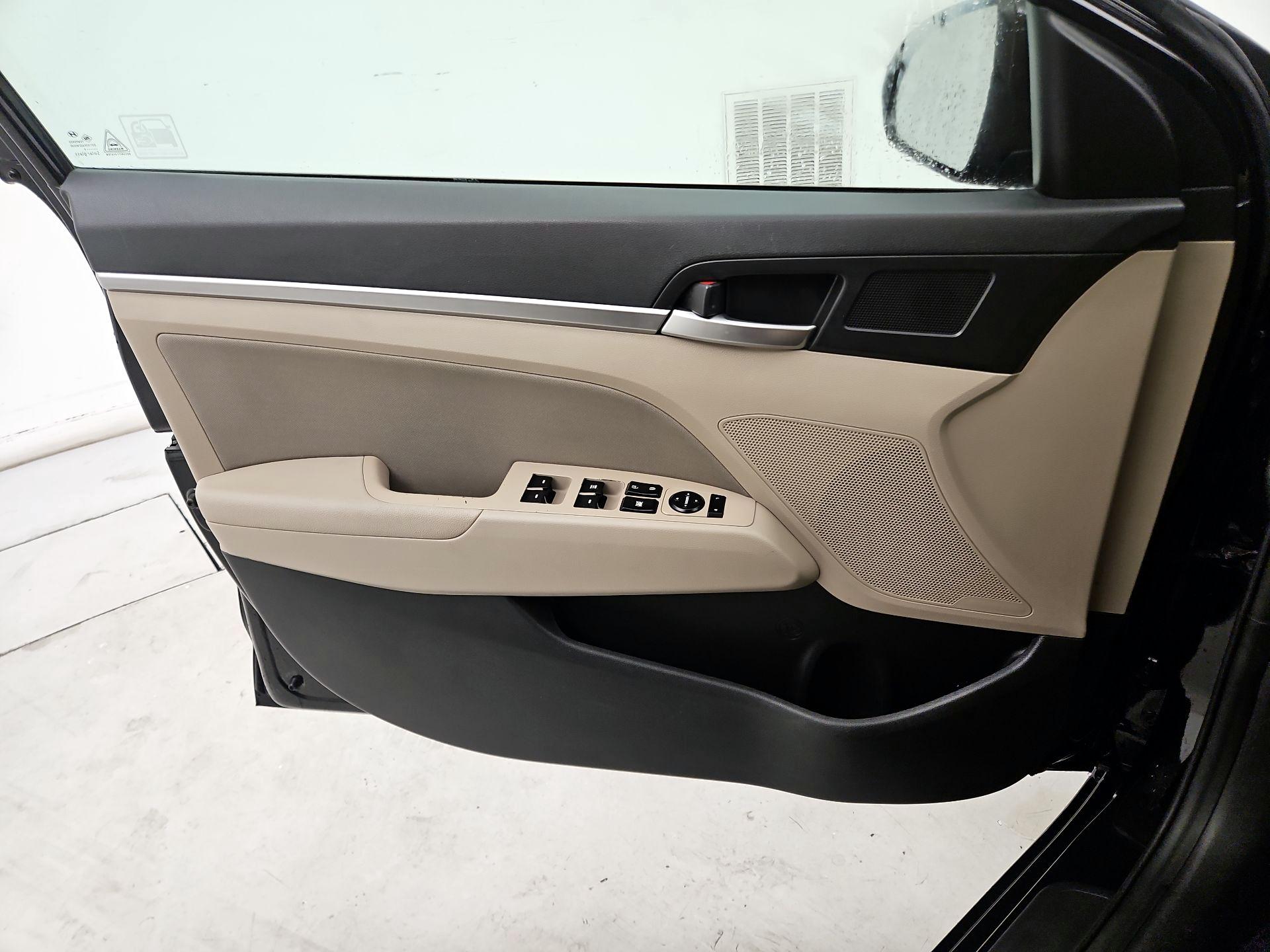 Thumbnail: 2019 Hyundai Elantra - 12