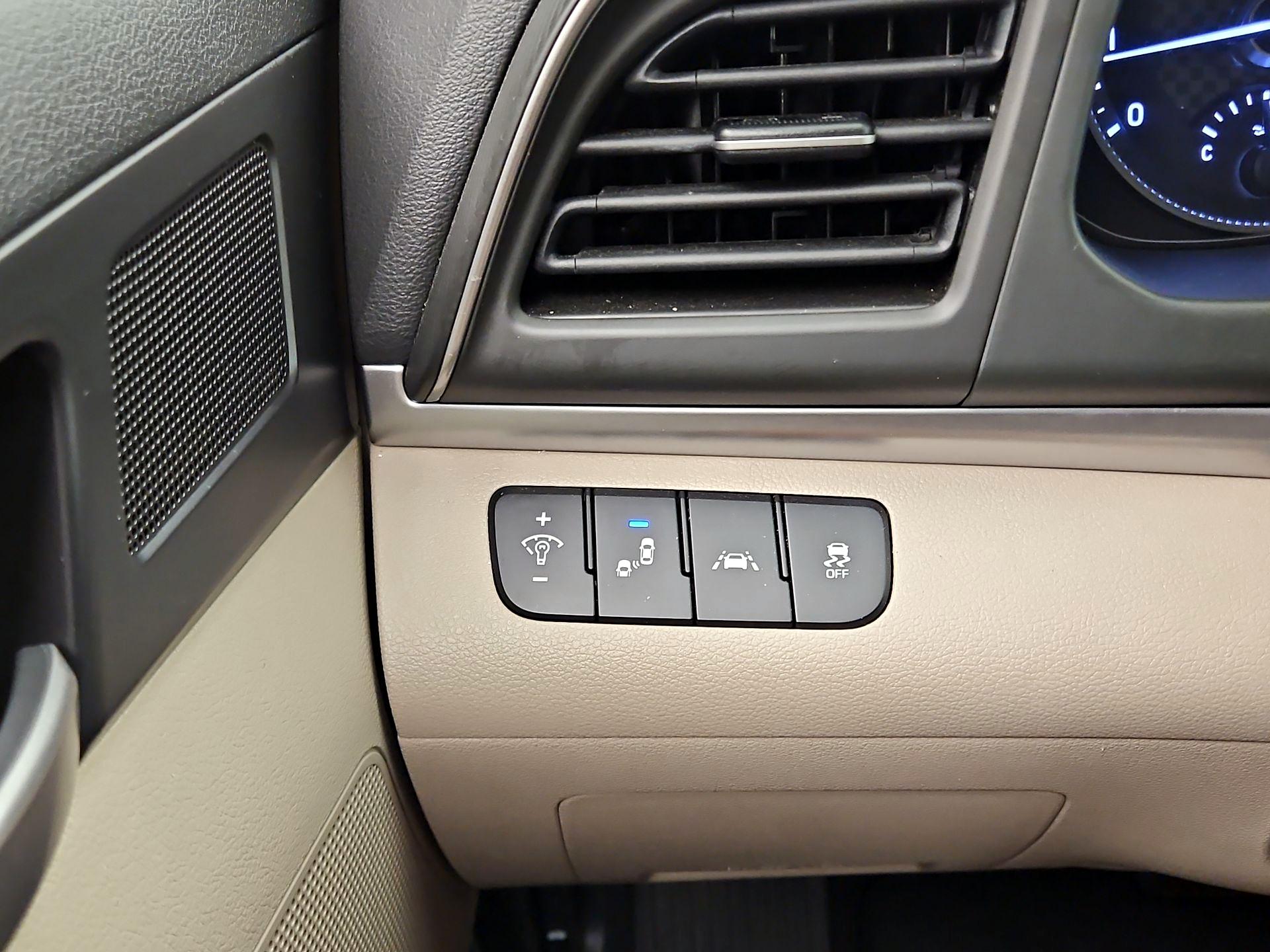 Thumbnail: 2019 Hyundai Elantra - 13